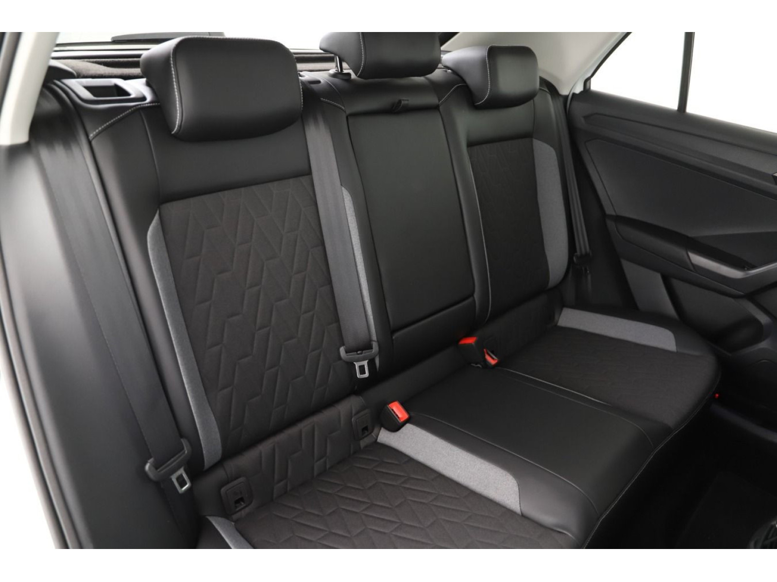 Volkswagen - T-Roc_6