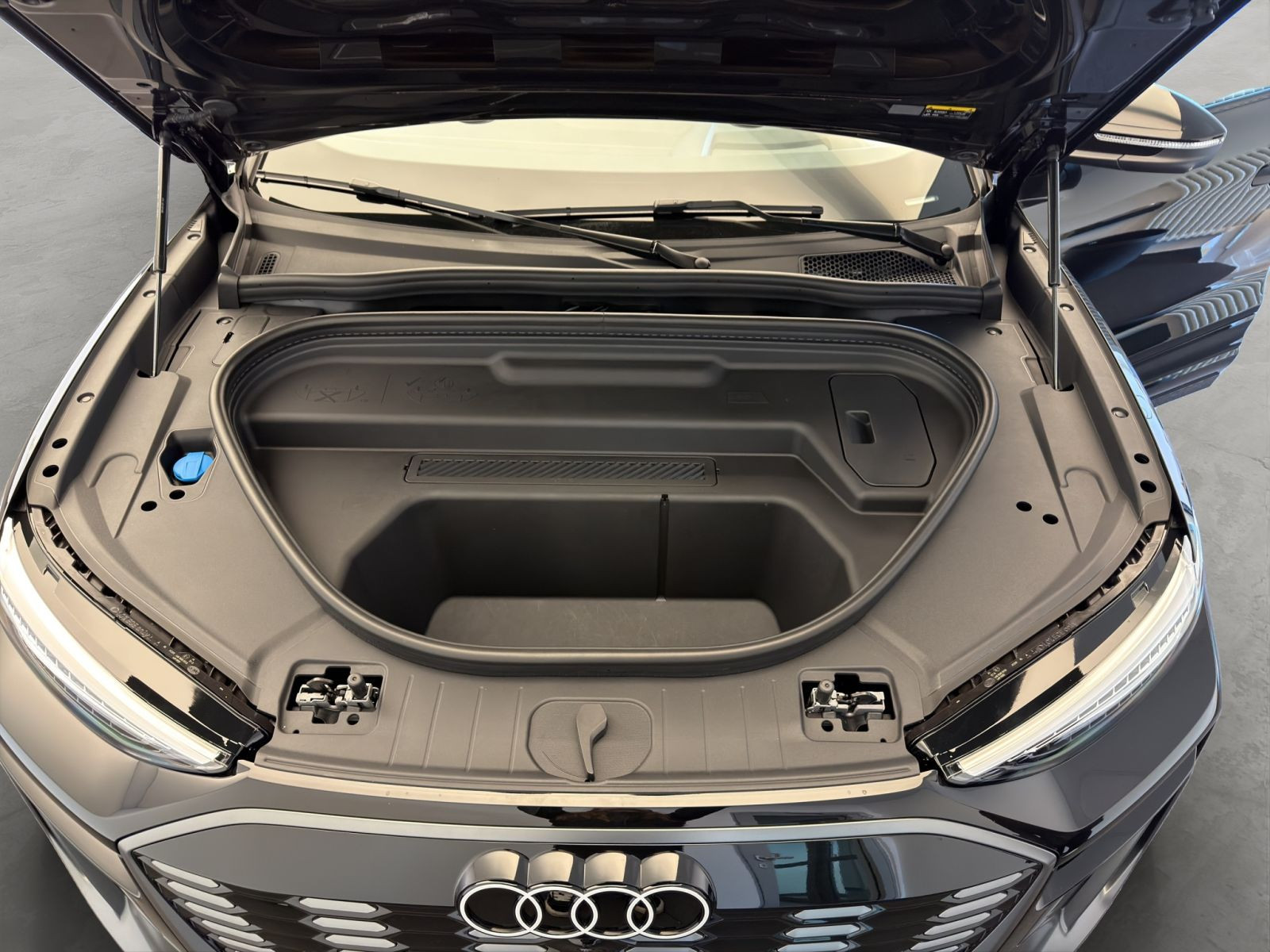 Audi - Q6 e-tron_19