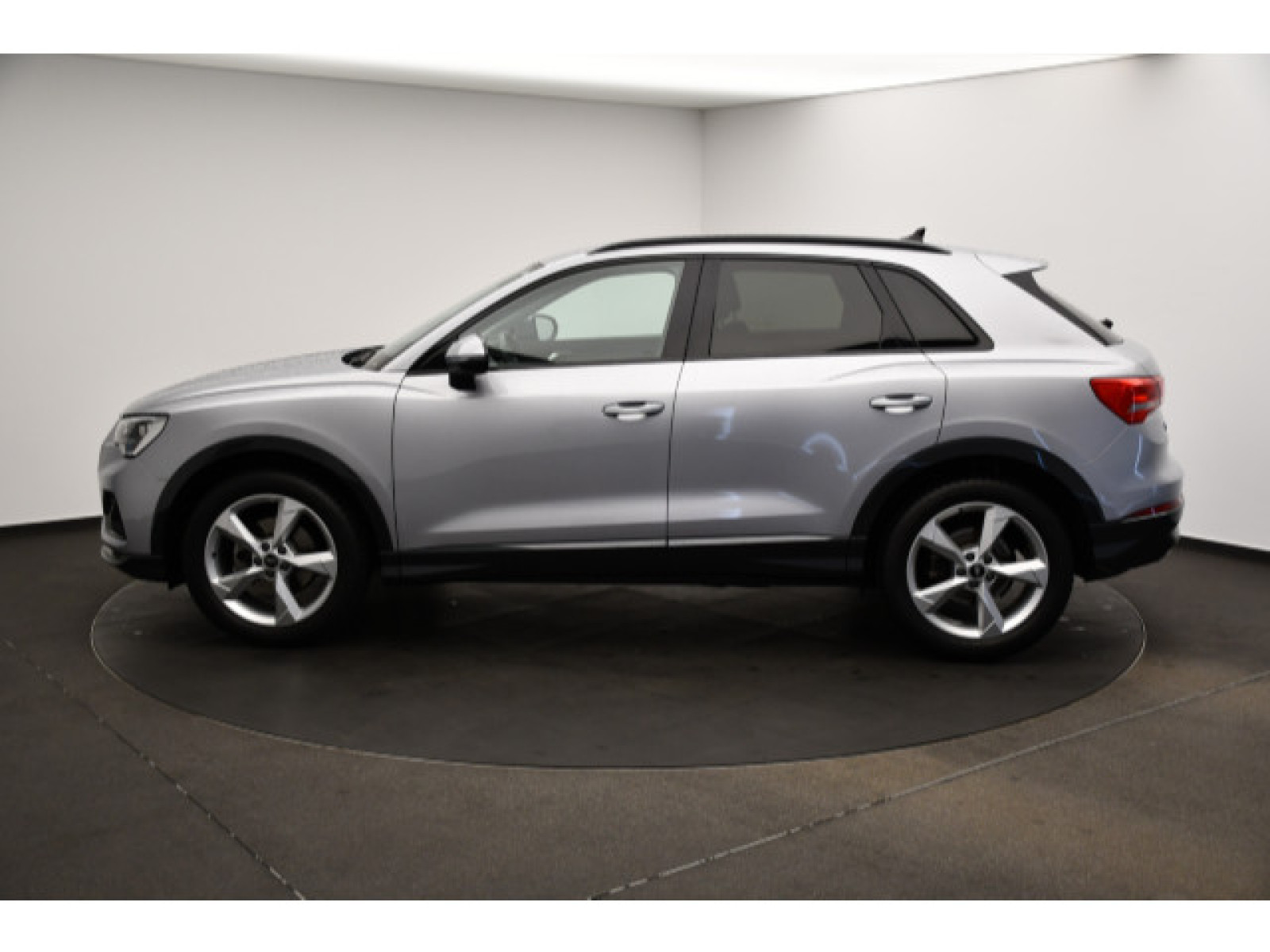 Audi - Q3_15