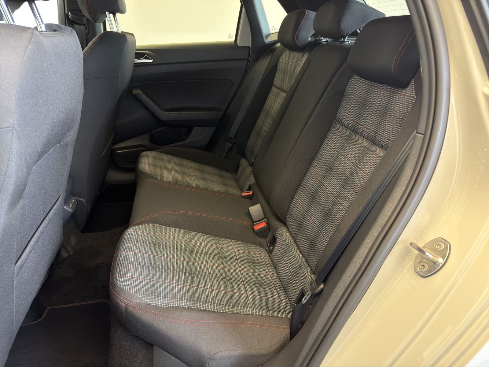 Volkswagen - Polo_16