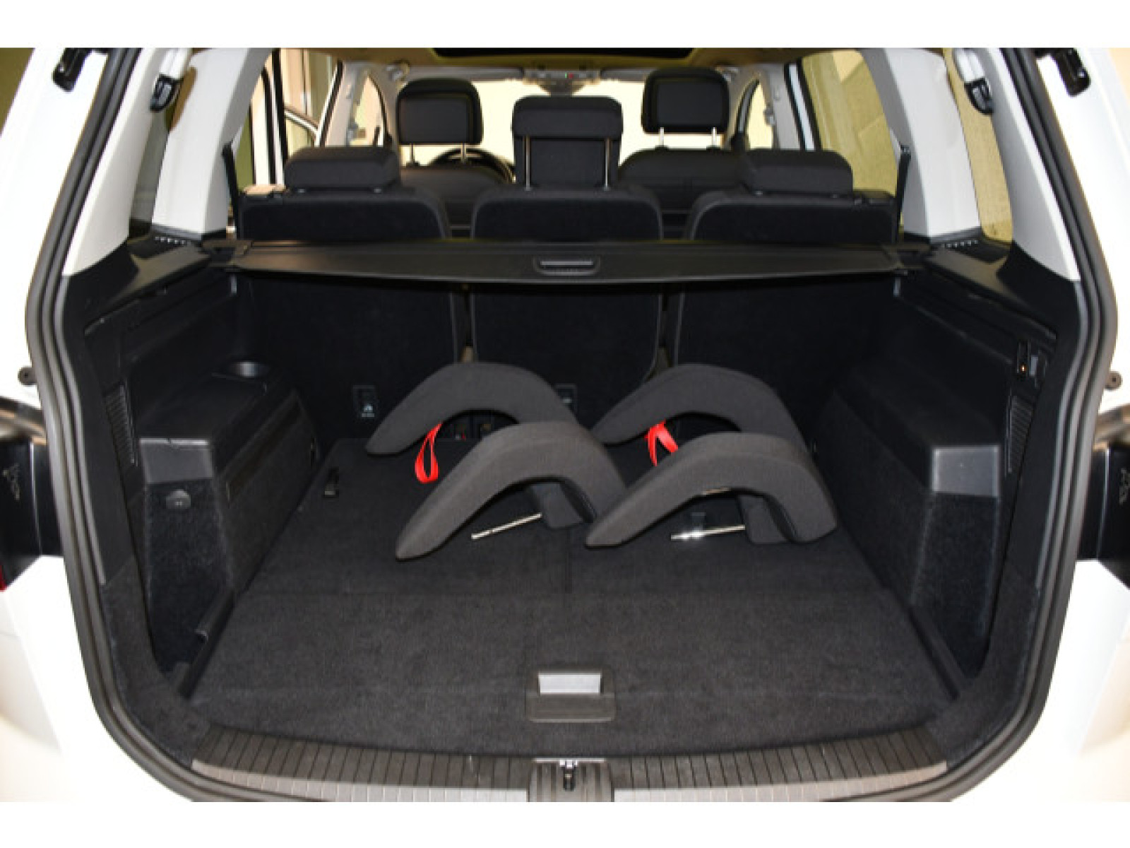 Volkswagen - Touran_11