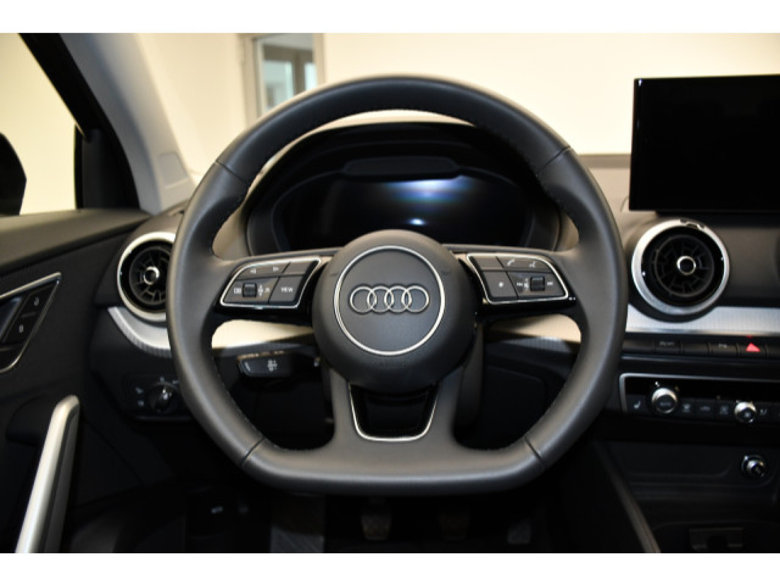 Audi - Q2_8