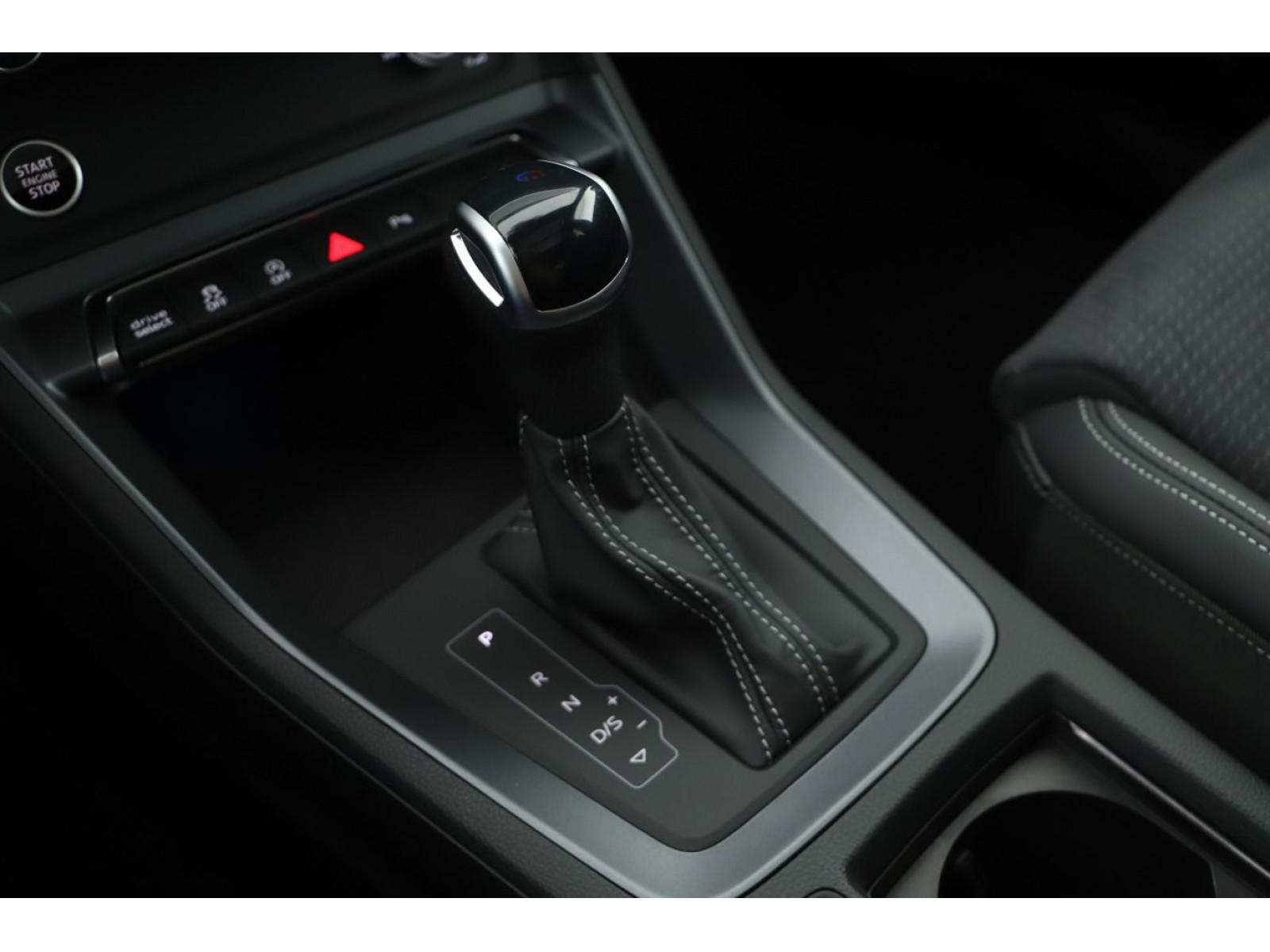 Audi - Q3_15