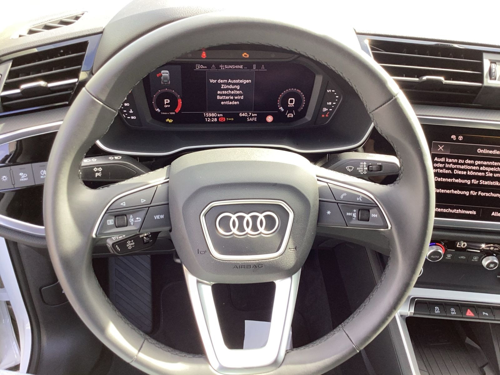 Audi - Q3_11