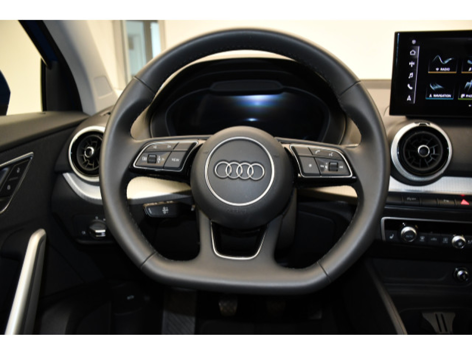 Audi - Q2_8