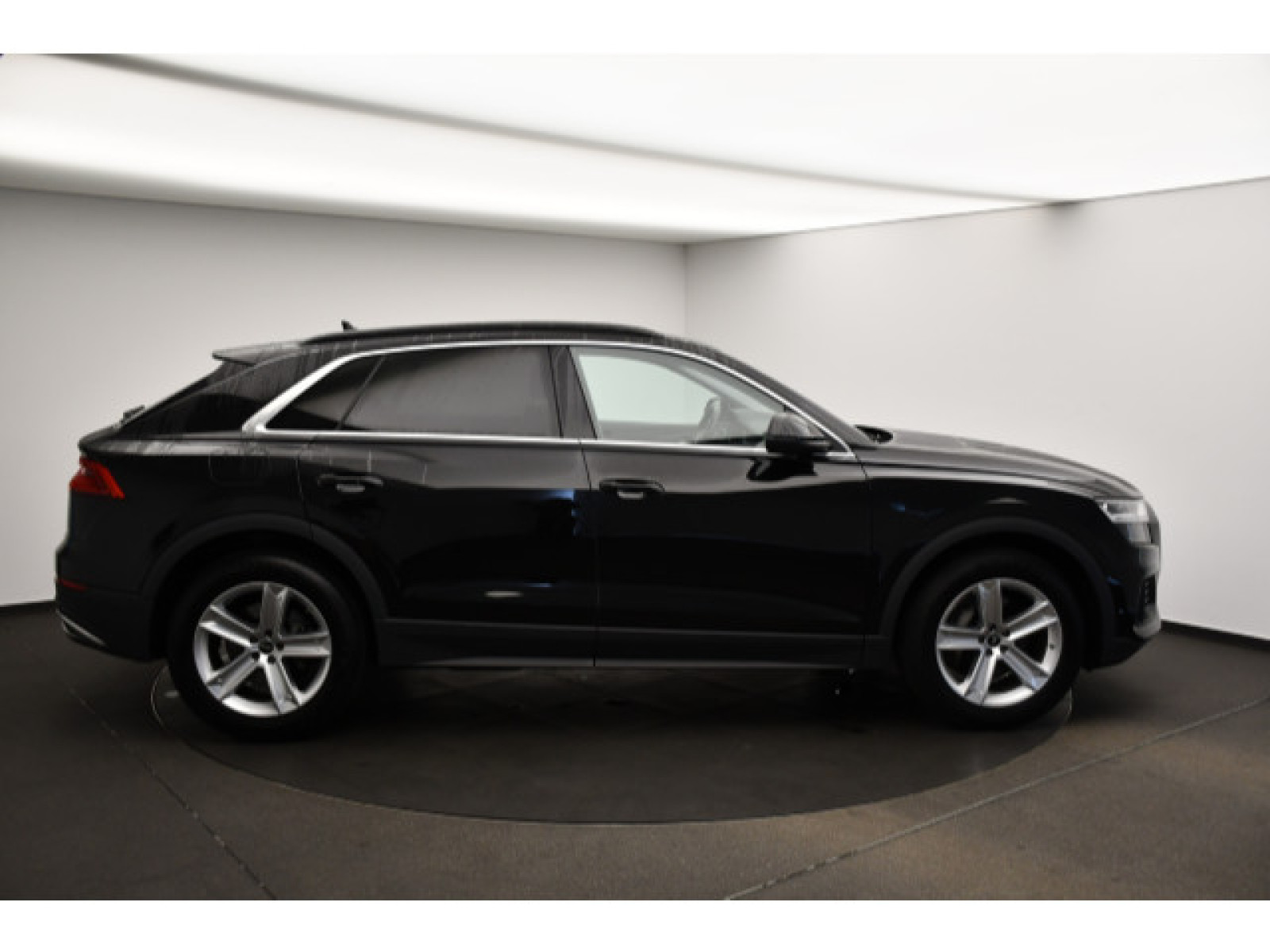Audi - Q8_19