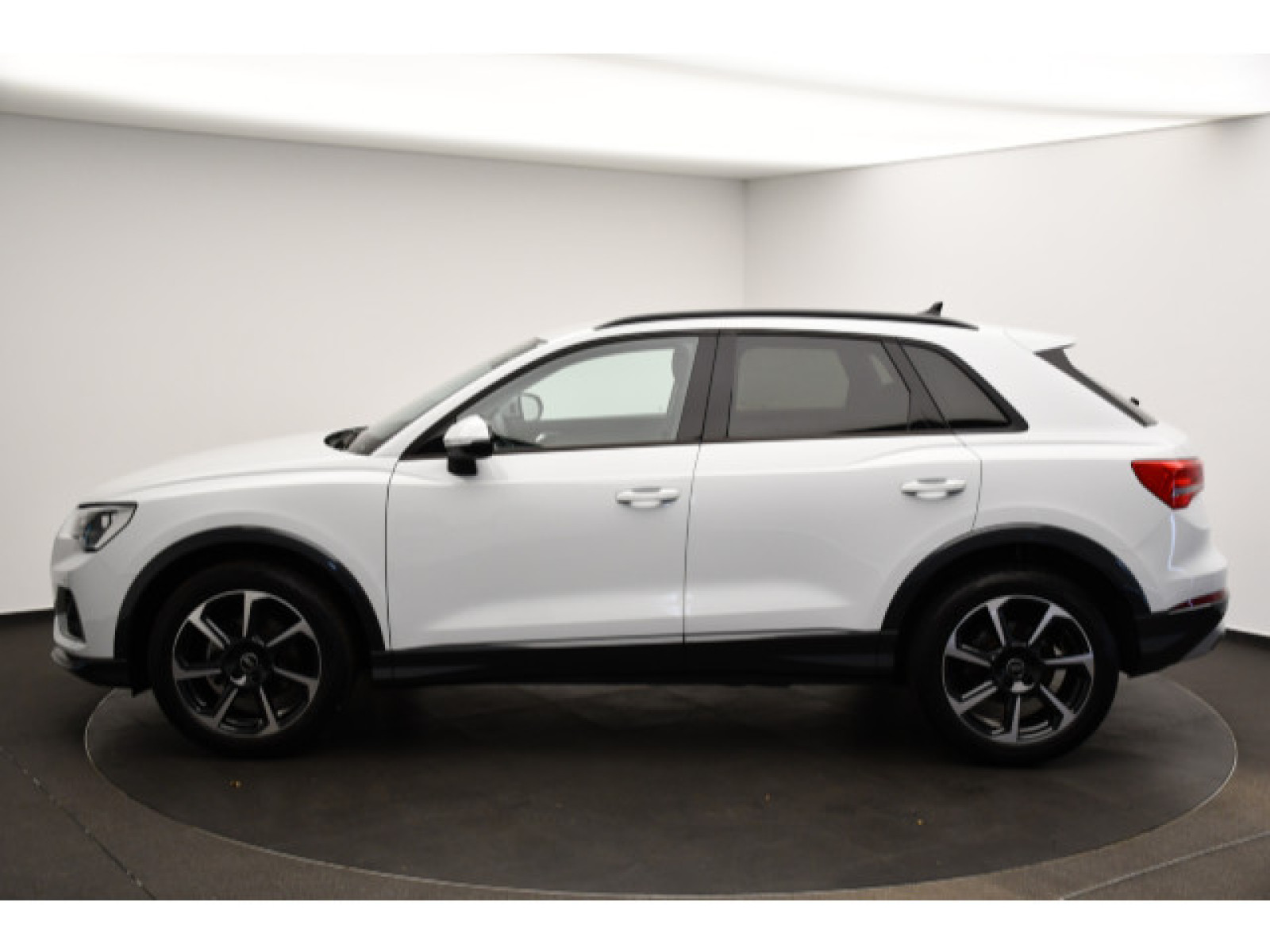 Audi - Q3_19