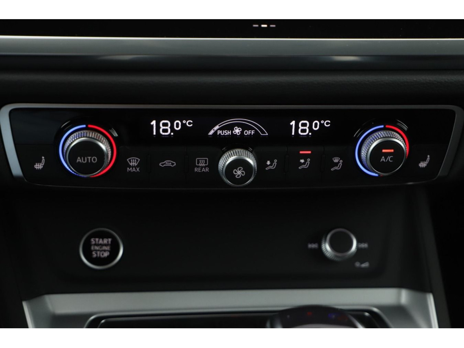 Audi - Q3_12