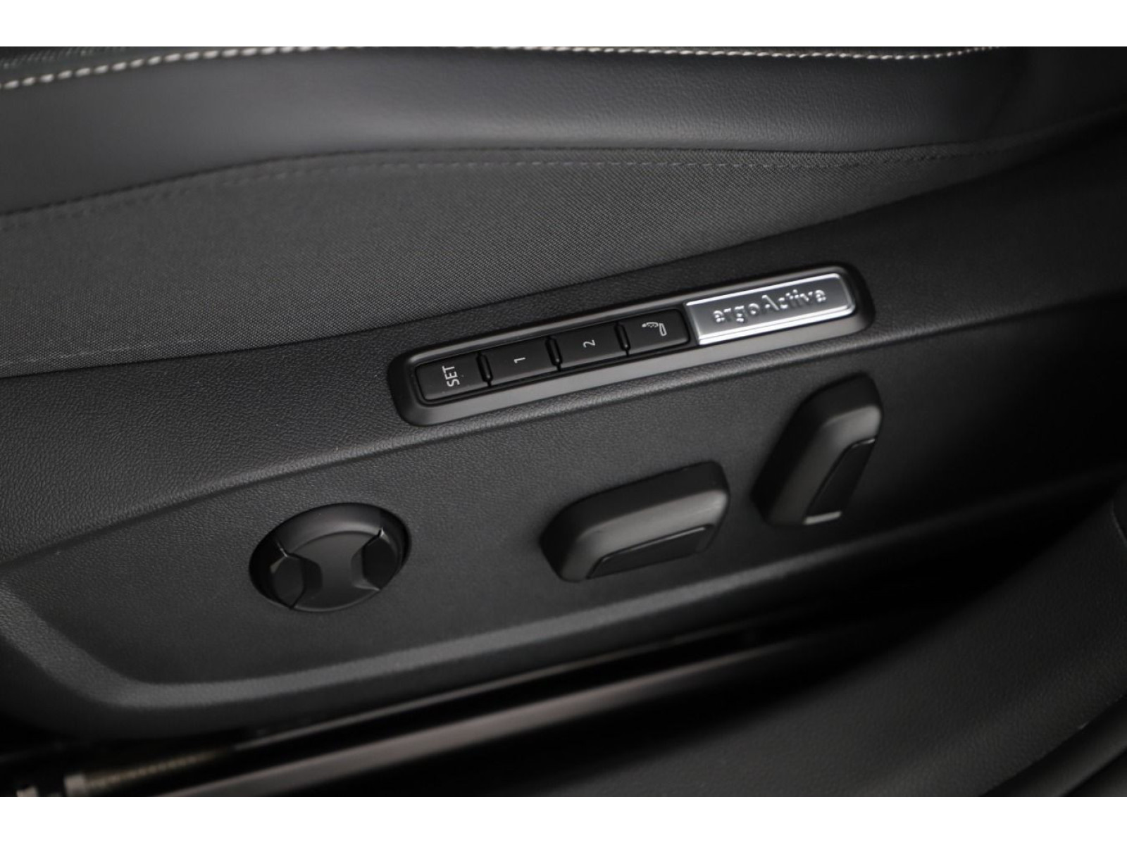 Volkswagen - Golf_9