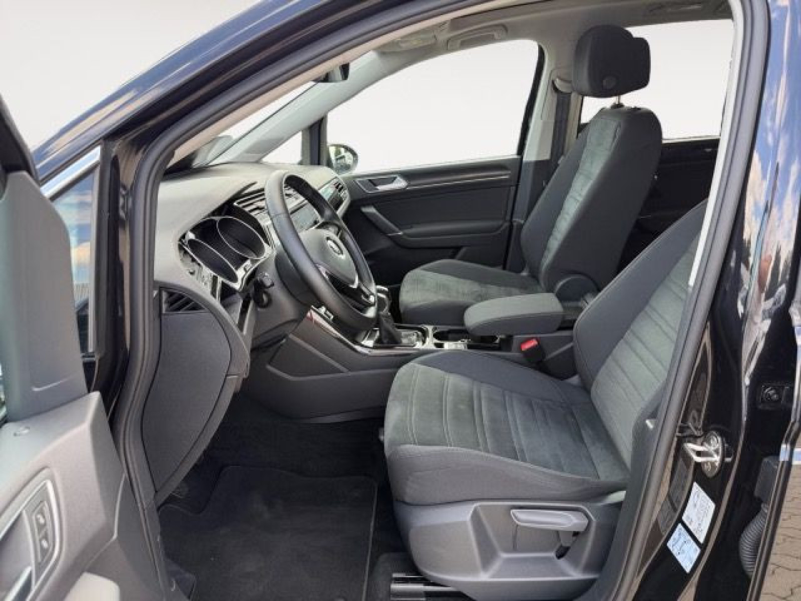 Volkswagen - Touran_9