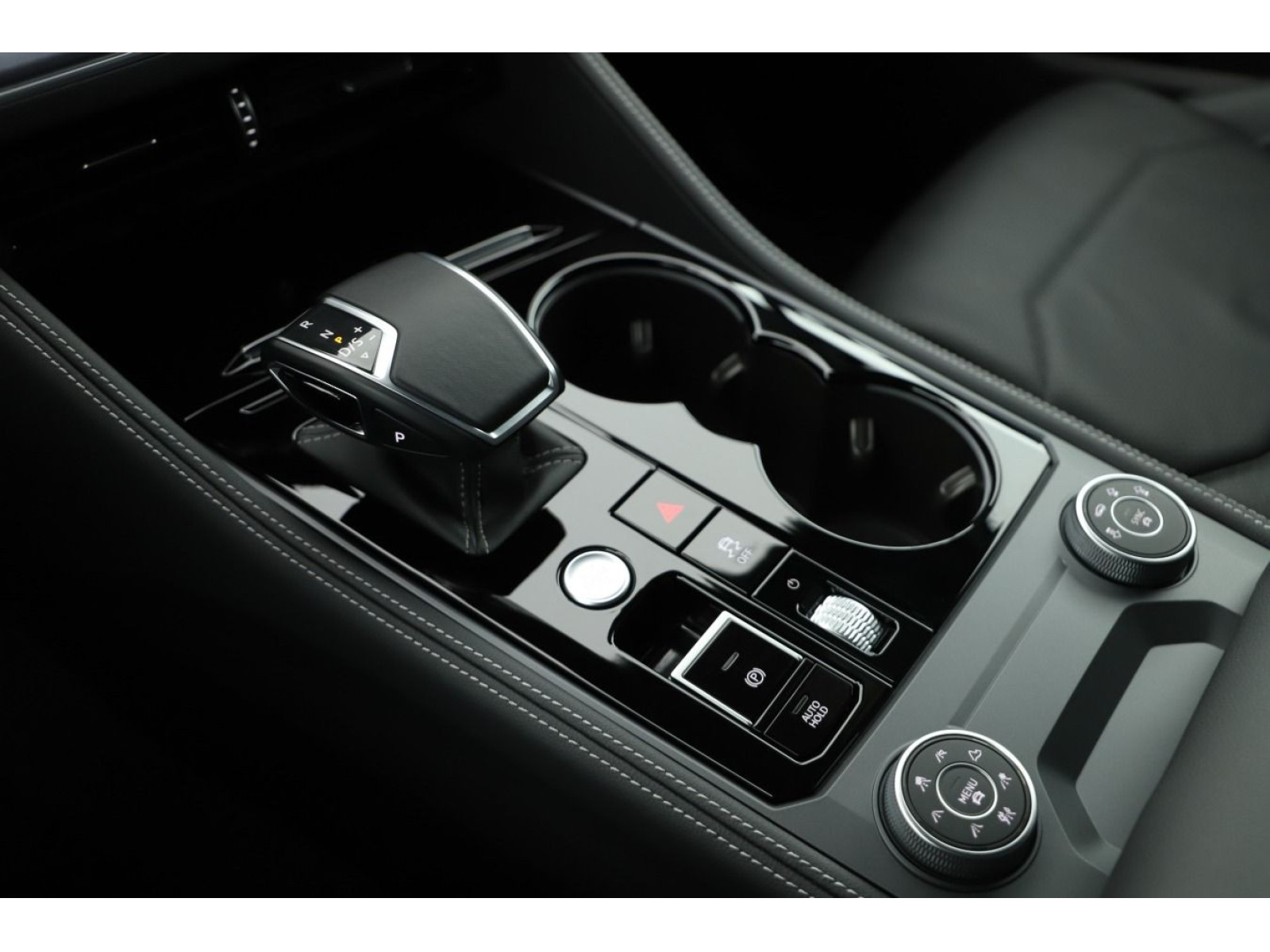 Volkswagen - Touareg_12