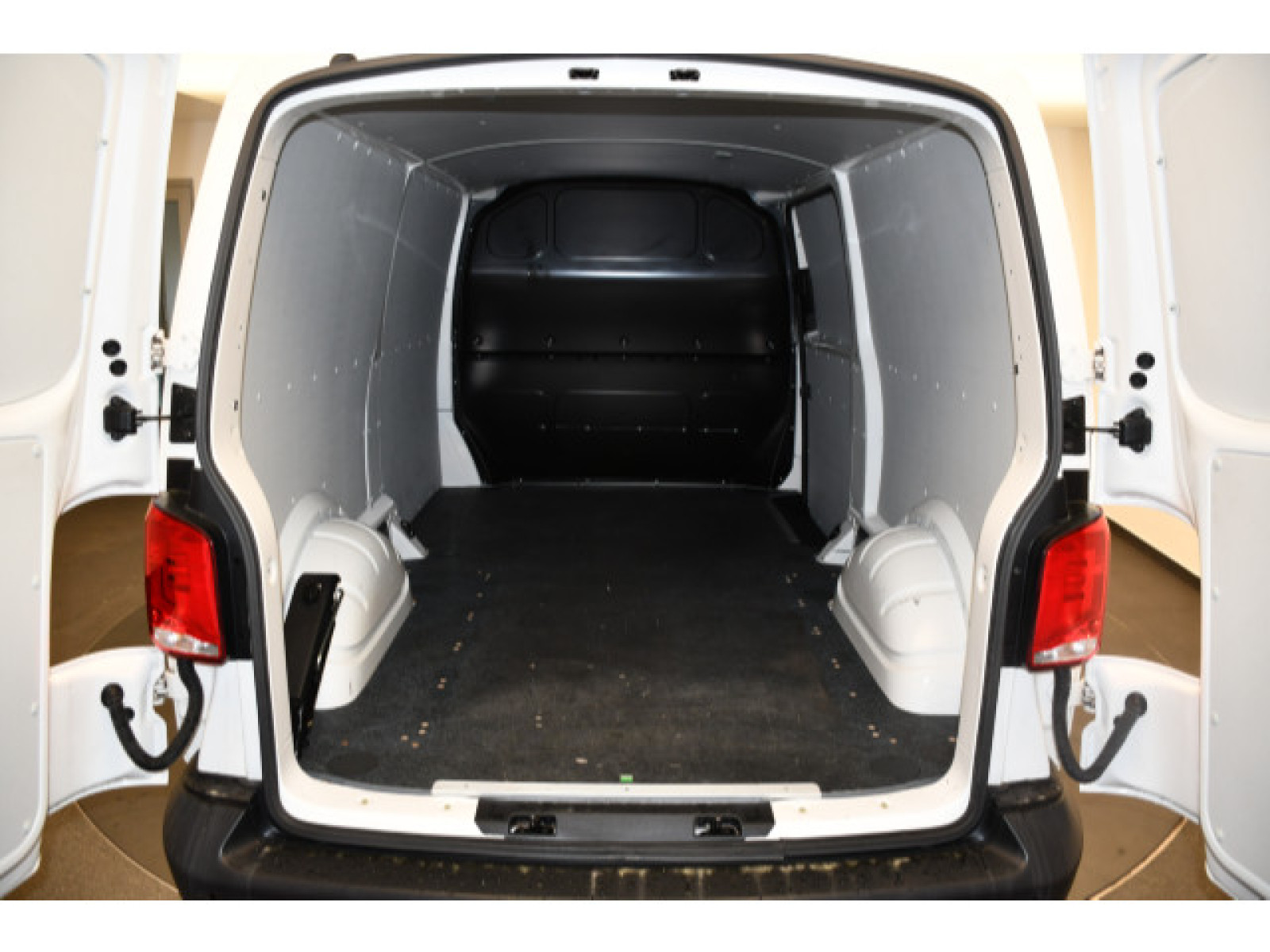Volkswagen - T6.1 Transporter_10