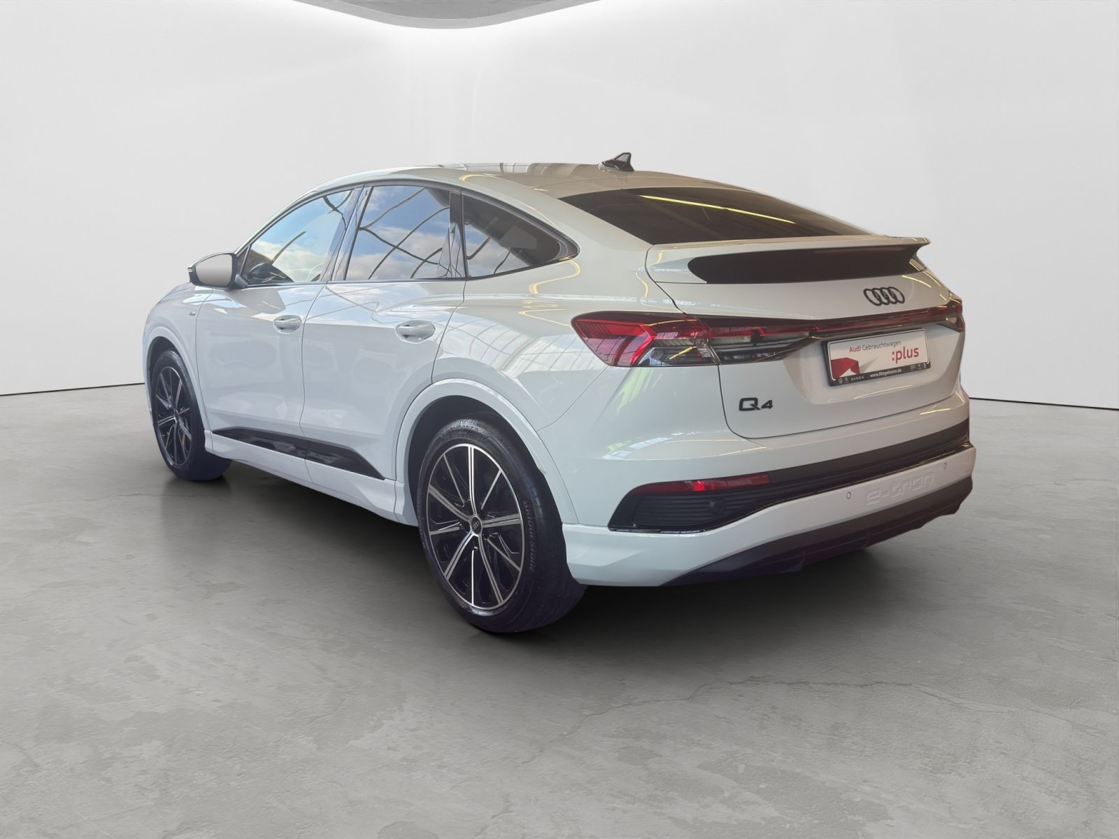 Audi - Q4 e-tron_4