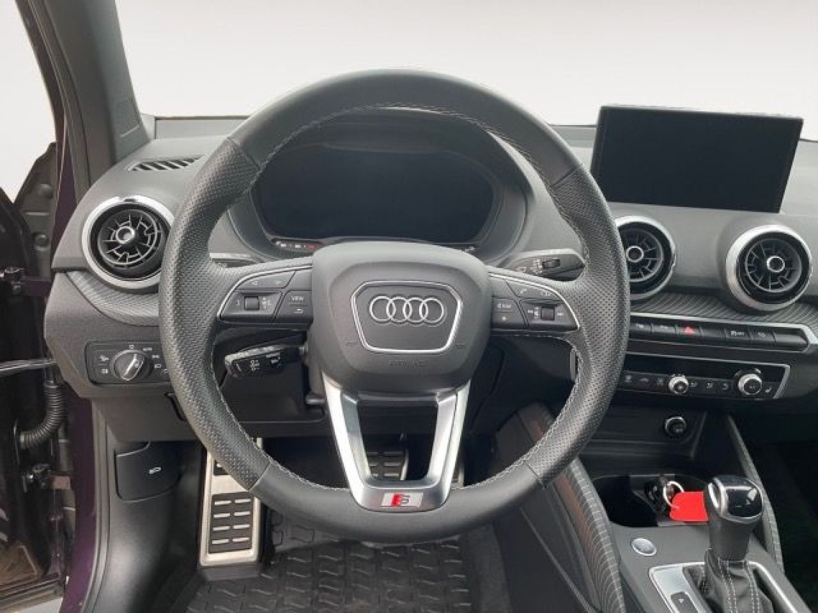 Audi - Q2_13