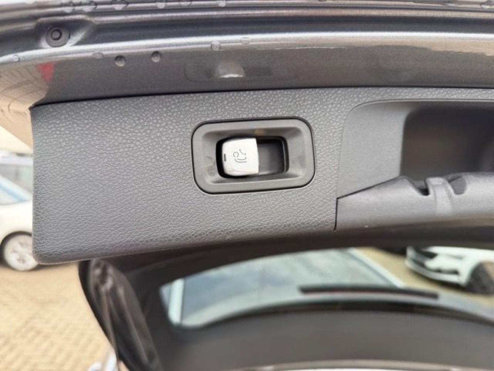 Mercedes-Benz - E 300_18