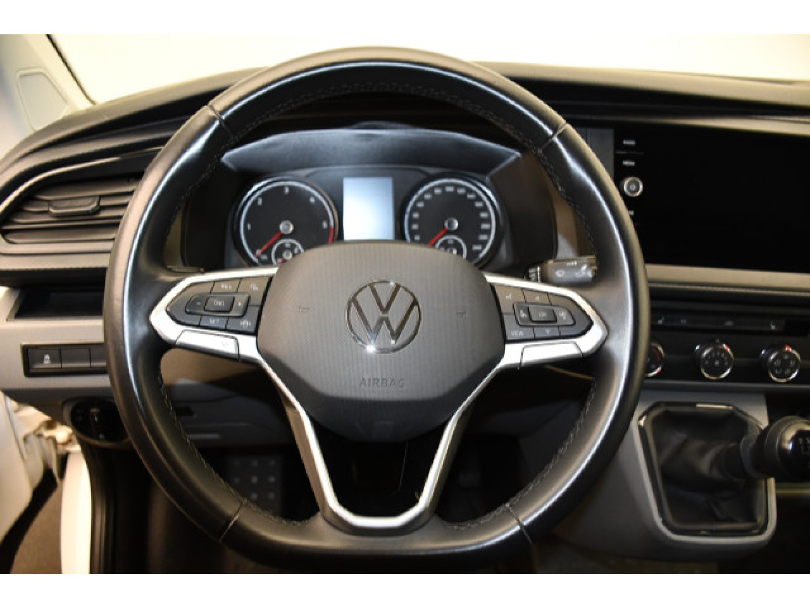 Volkswagen - T6.1 Transporter_6