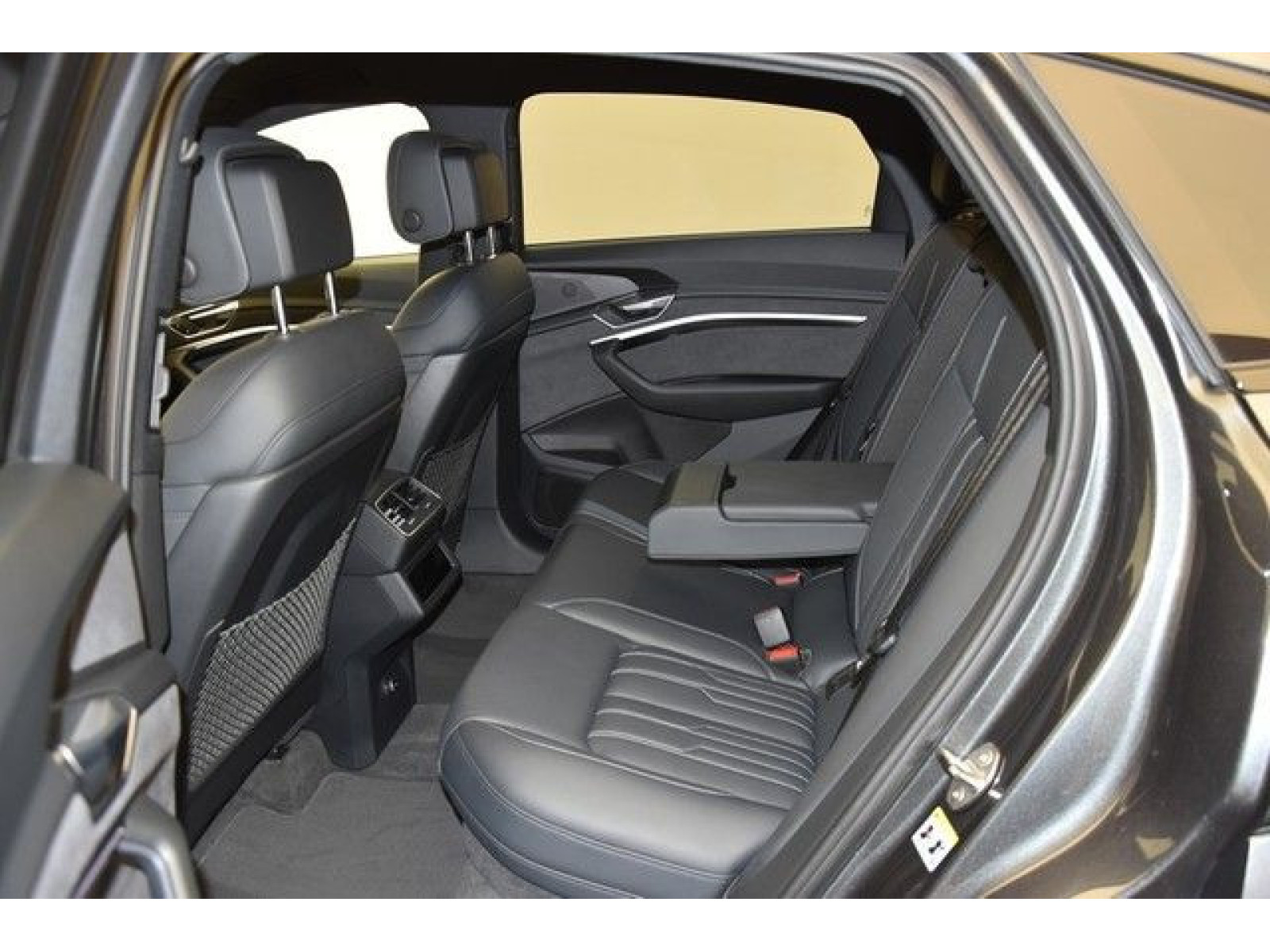 Audi - e-tron S Sportback_10