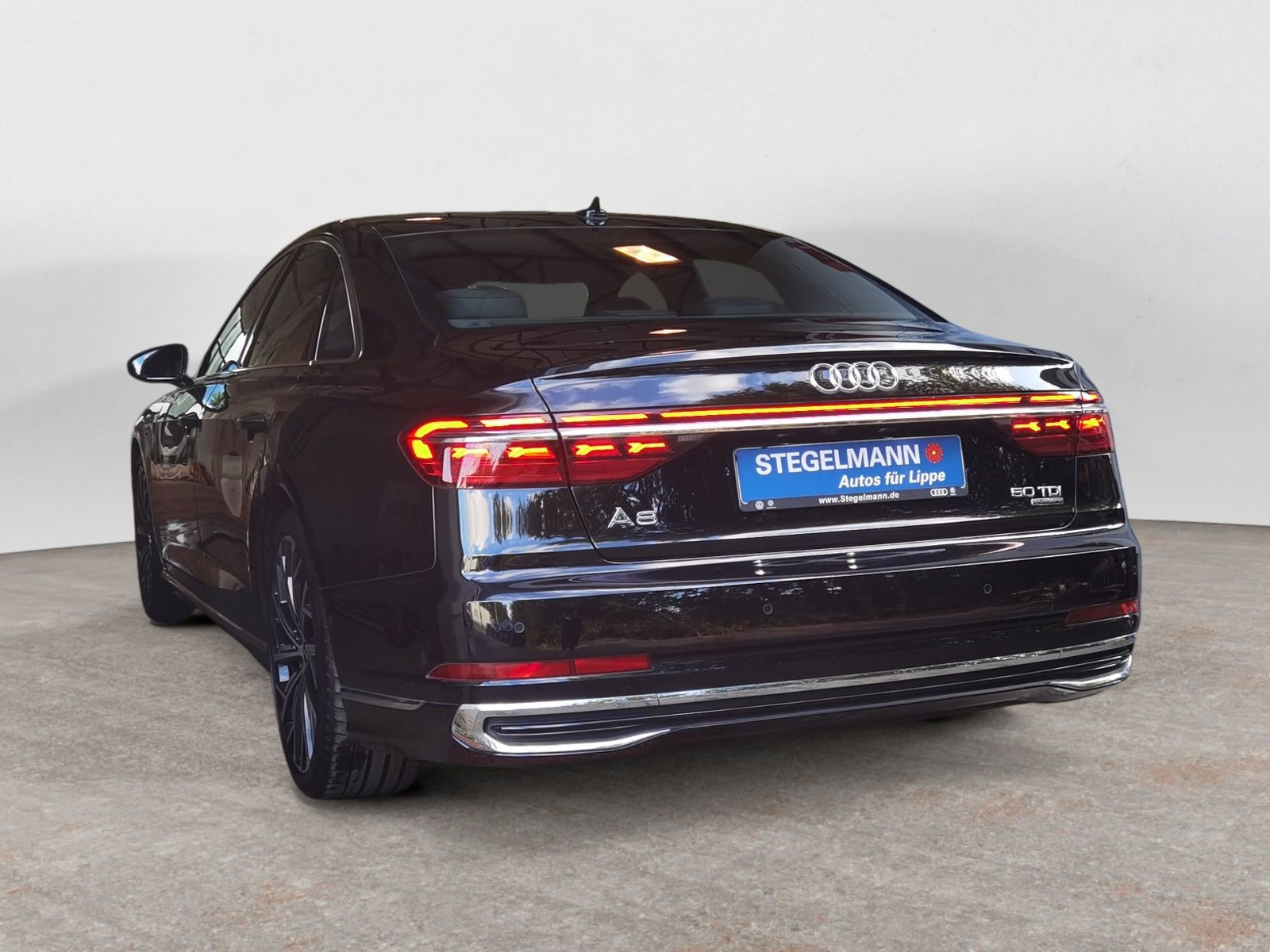 Audi - A8_4