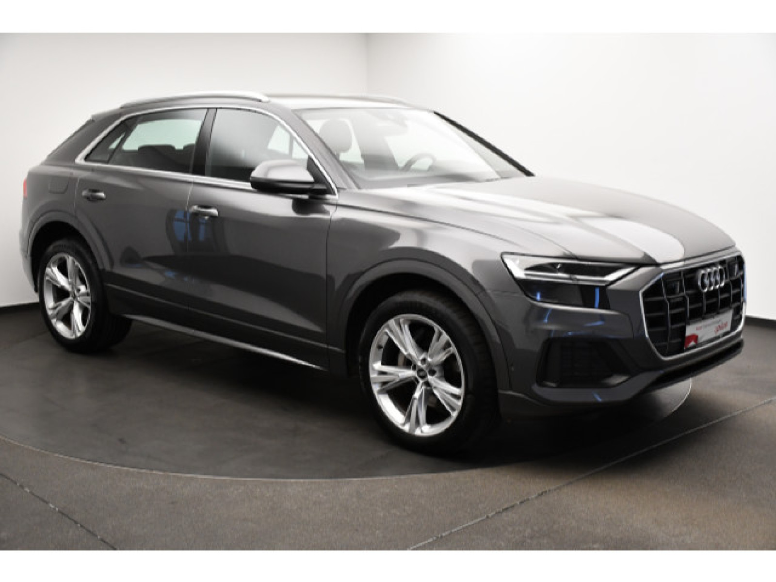 Audi - Q8_15
