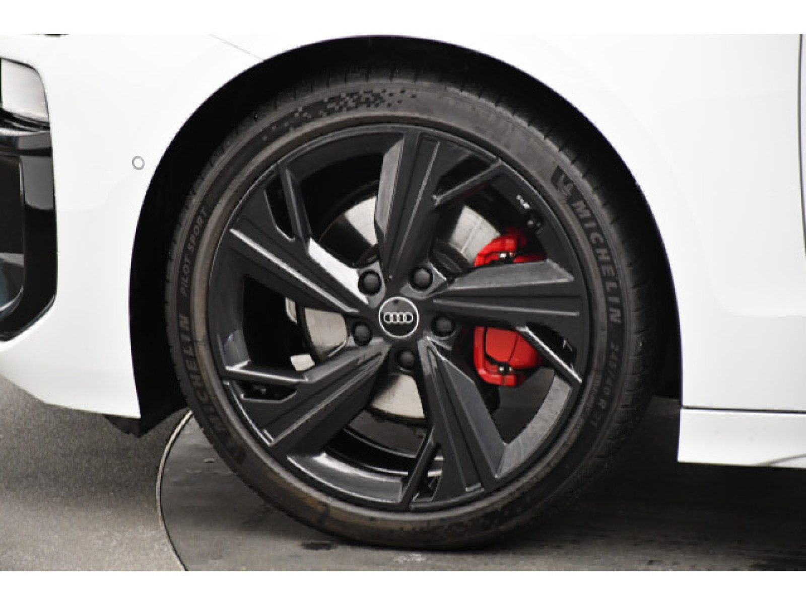 Audi - A6 Avant e-tron_16