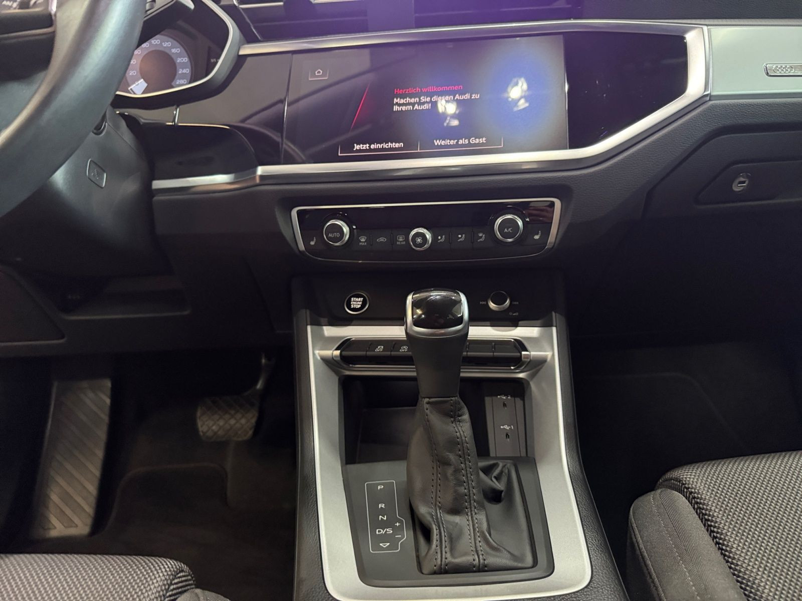 Audi - Q3_11