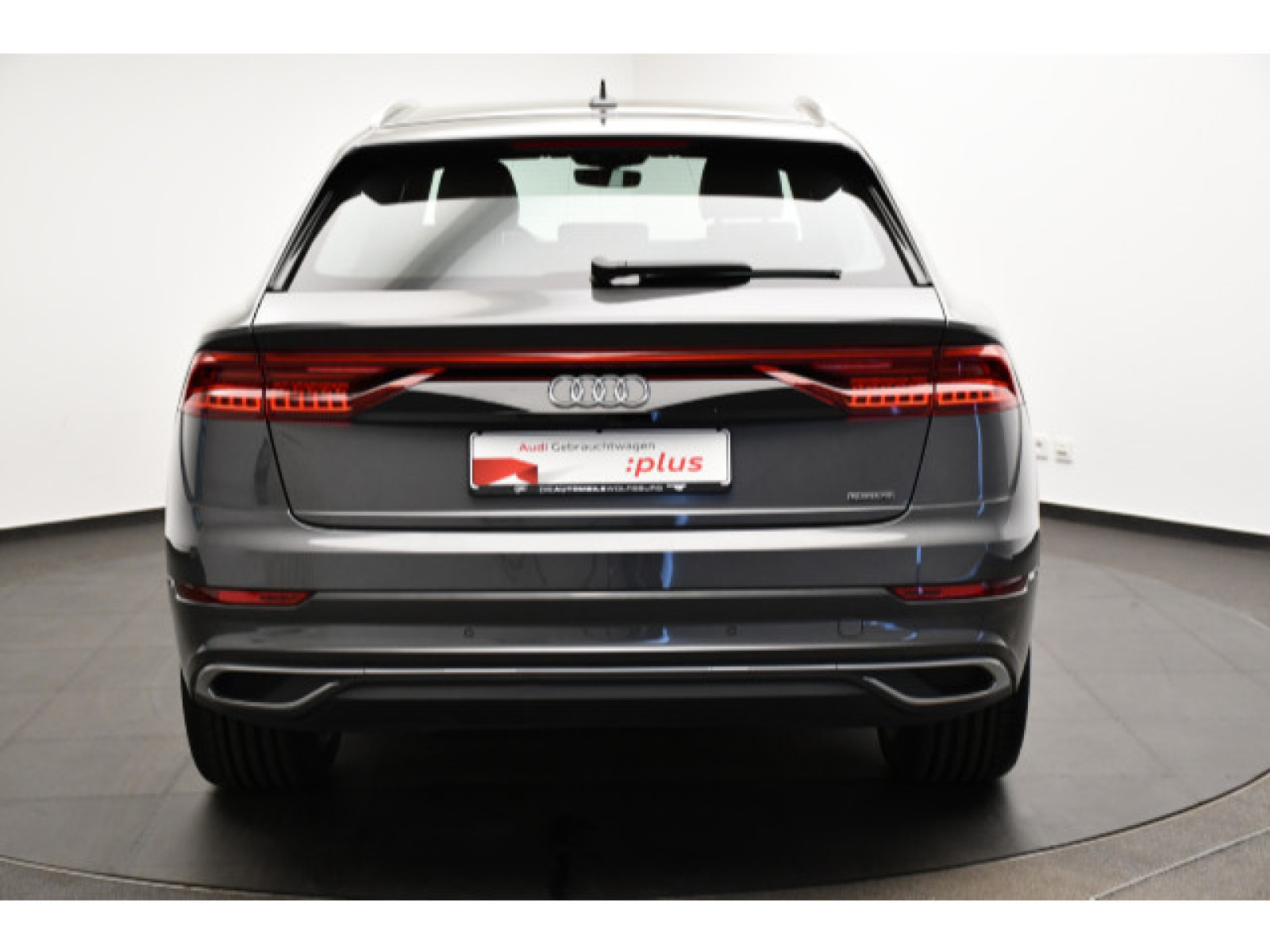 Audi - Q8_20