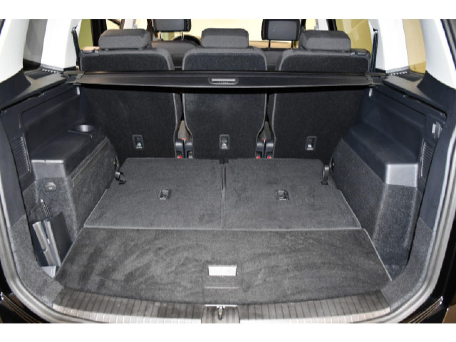 Volkswagen - Touran_10