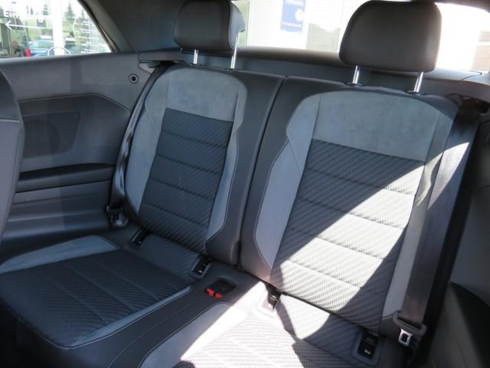 Volkswagen - T-Roc Cabriolet_18