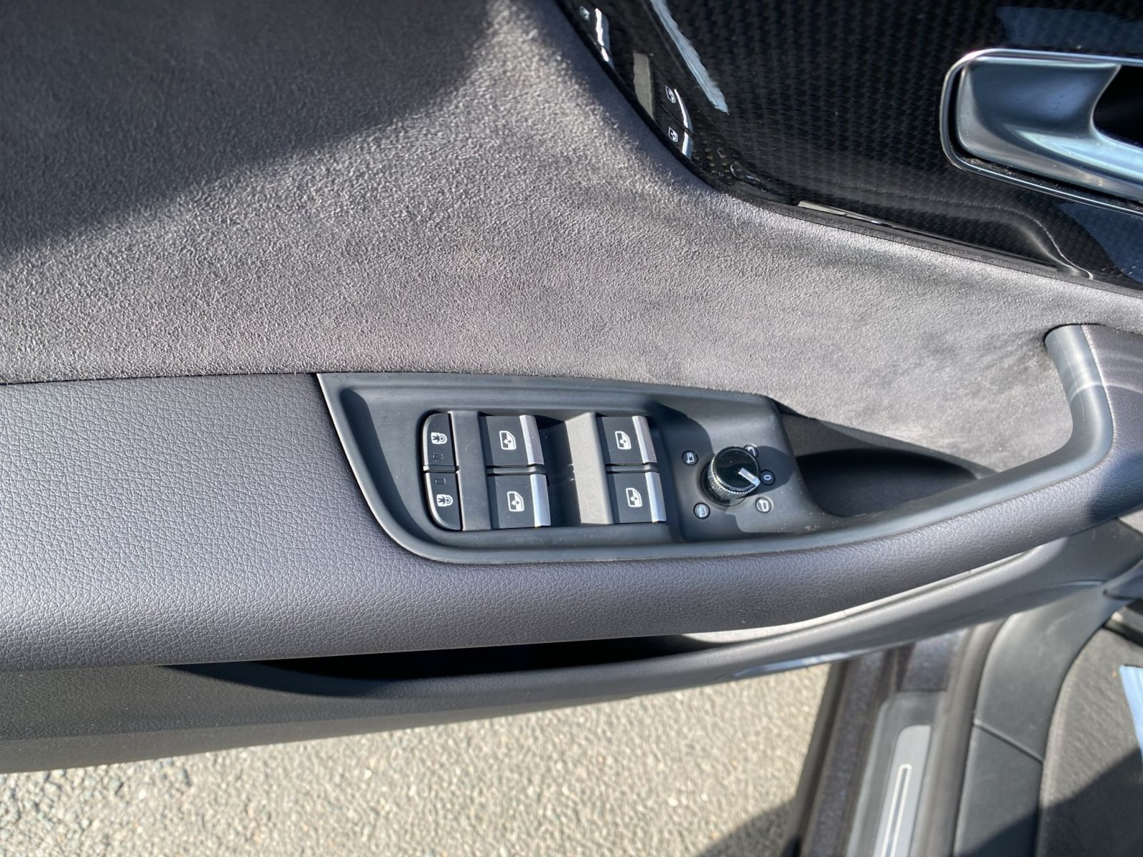 Audi - Q8_13