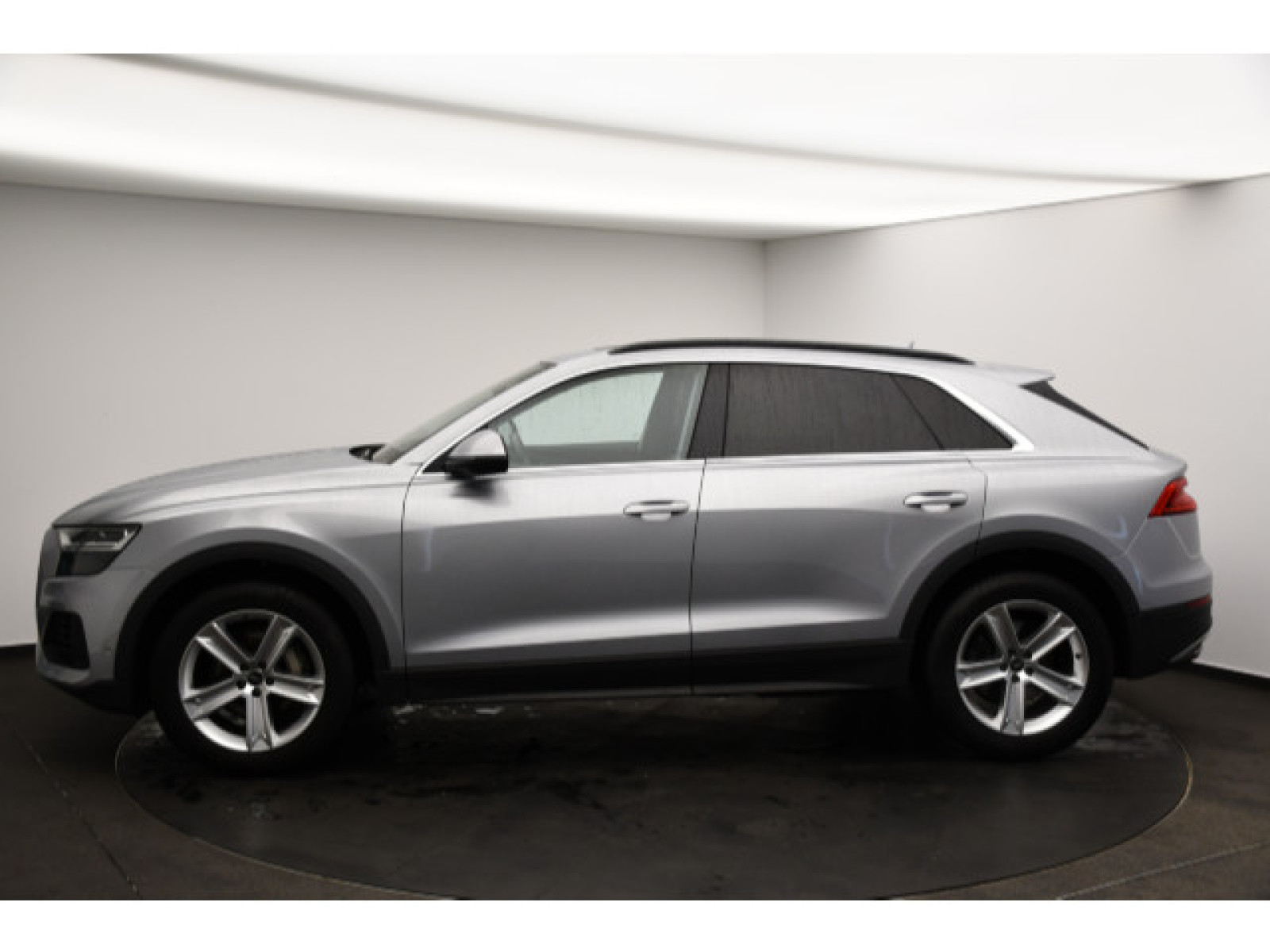 Audi - Q8_18