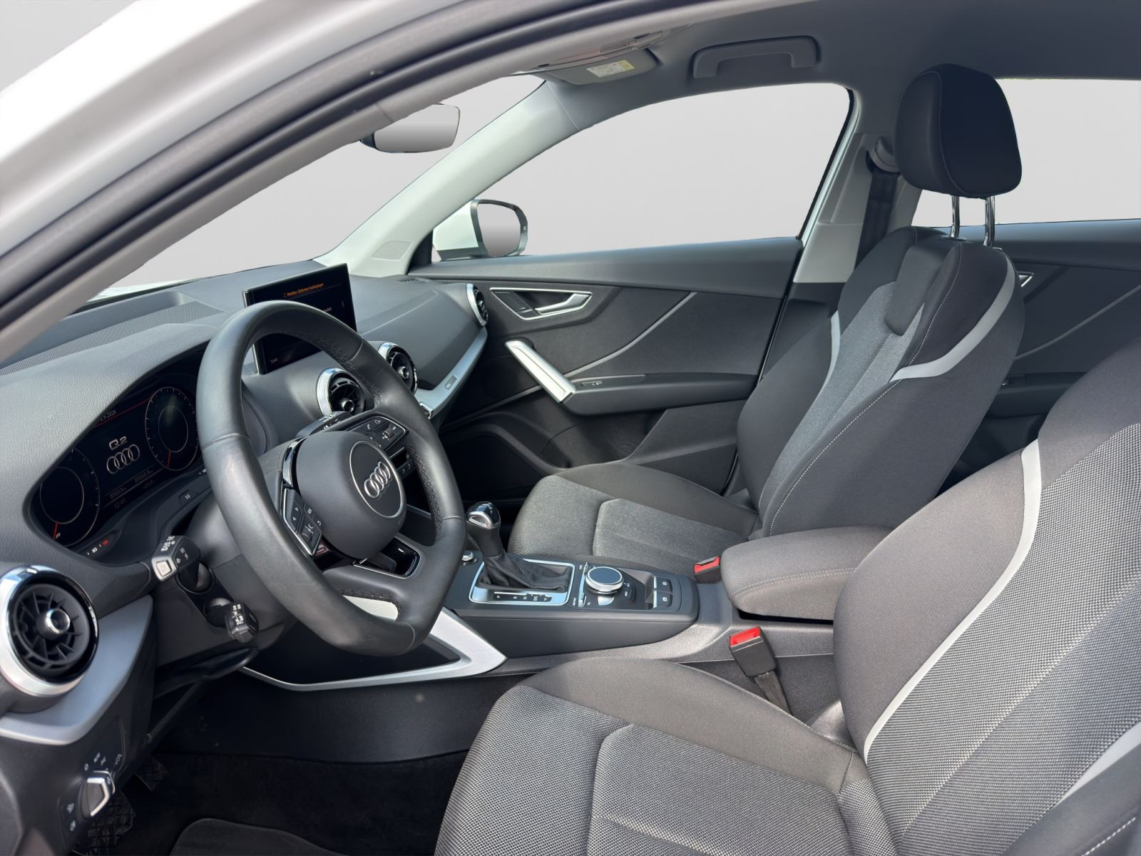 Audi - Q2_10