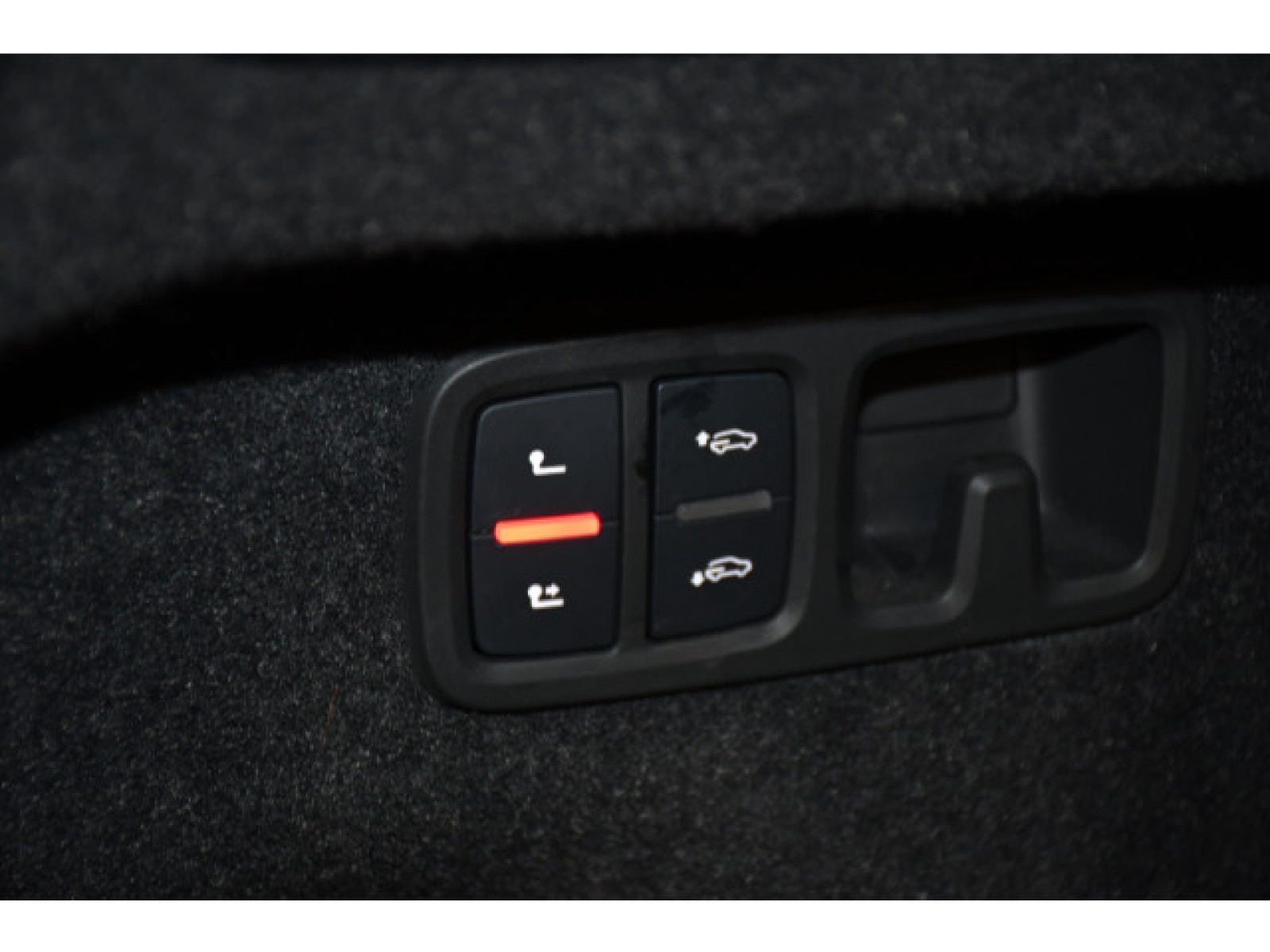 Audi - Q8_13
