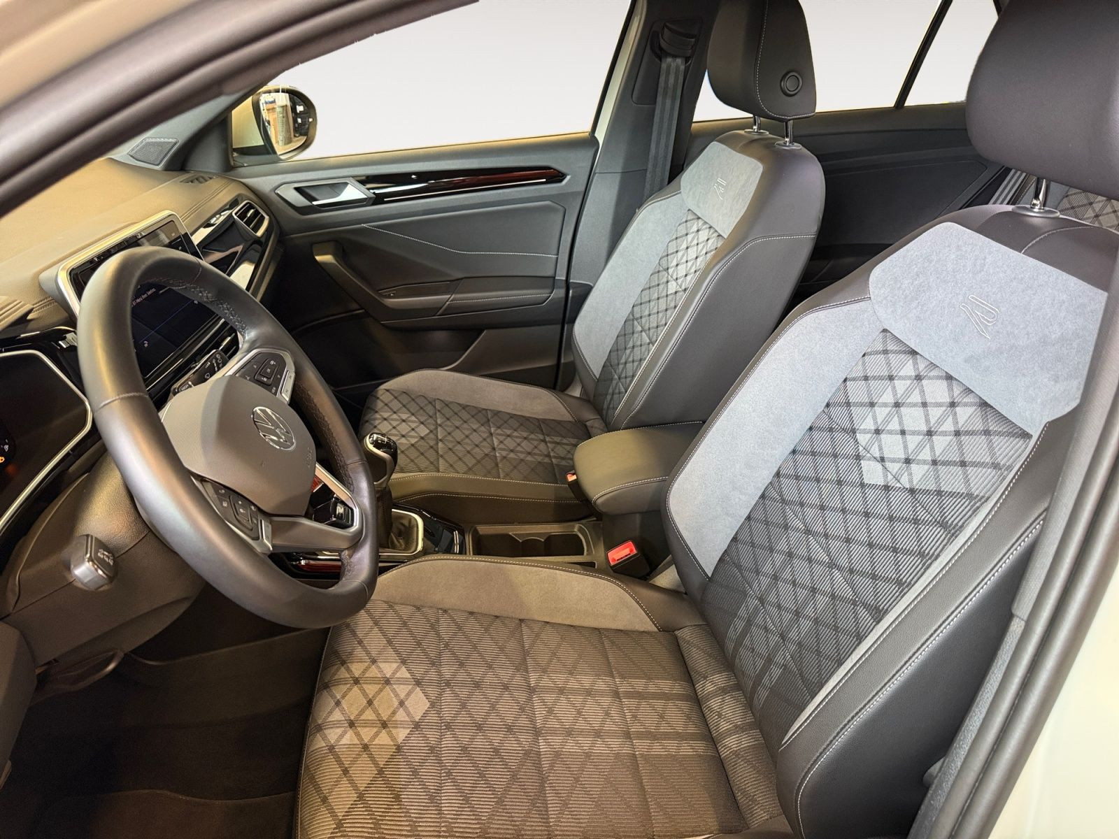 Volkswagen - T-Roc_10