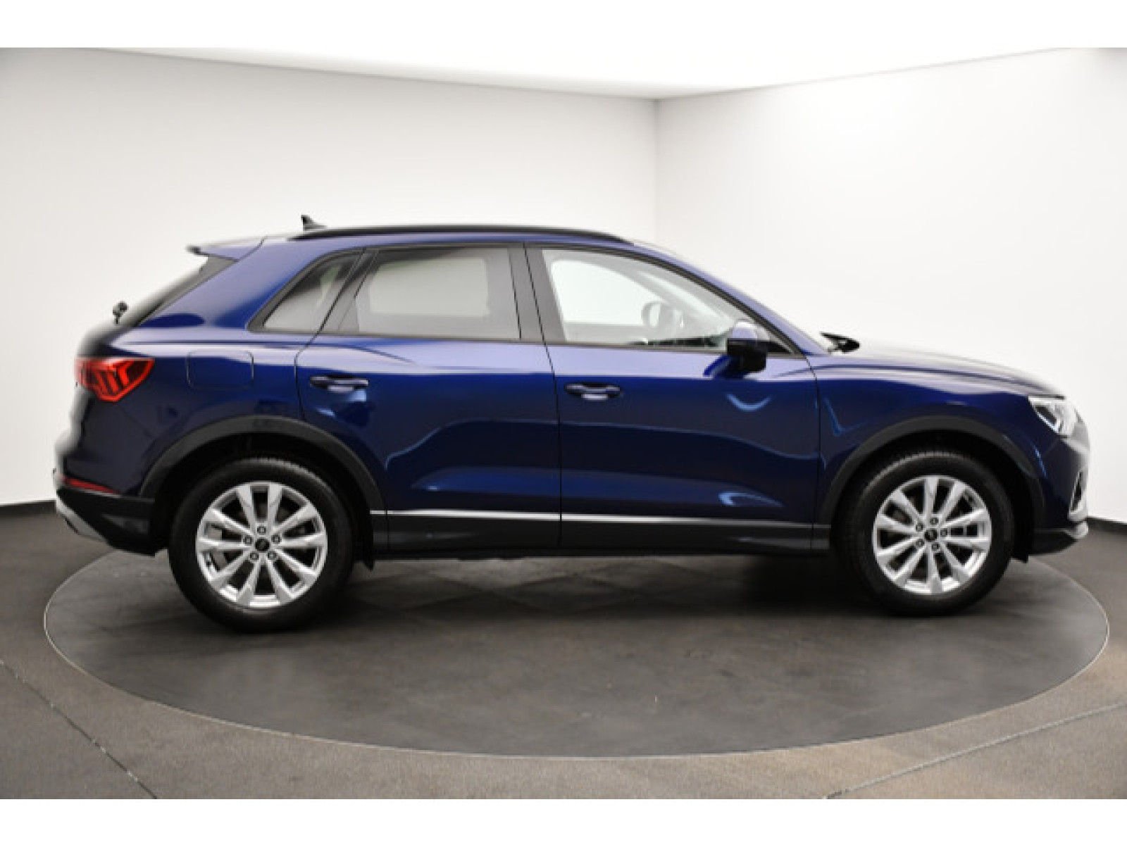 Audi - Q3_19