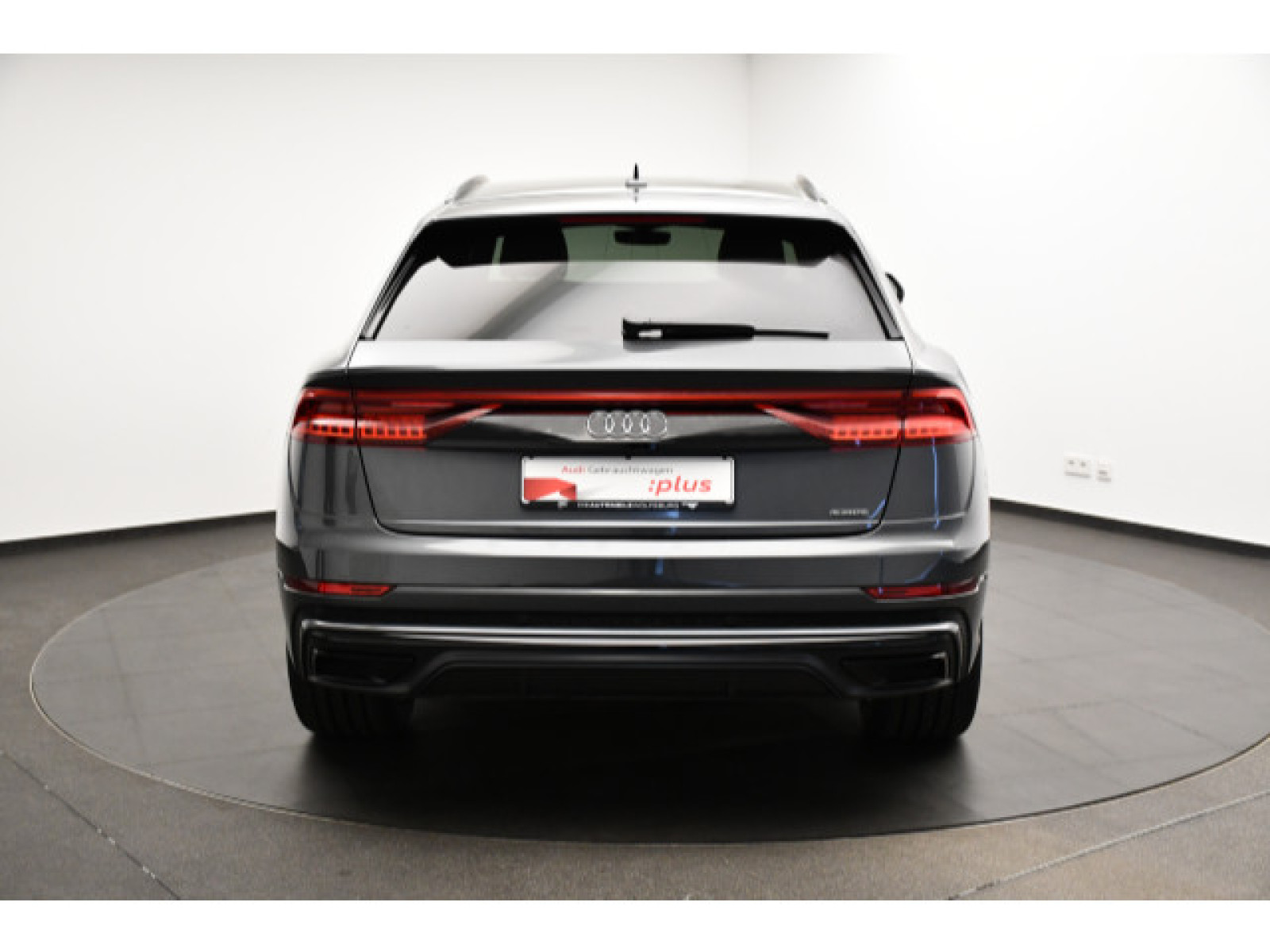 Audi - Q8_21
