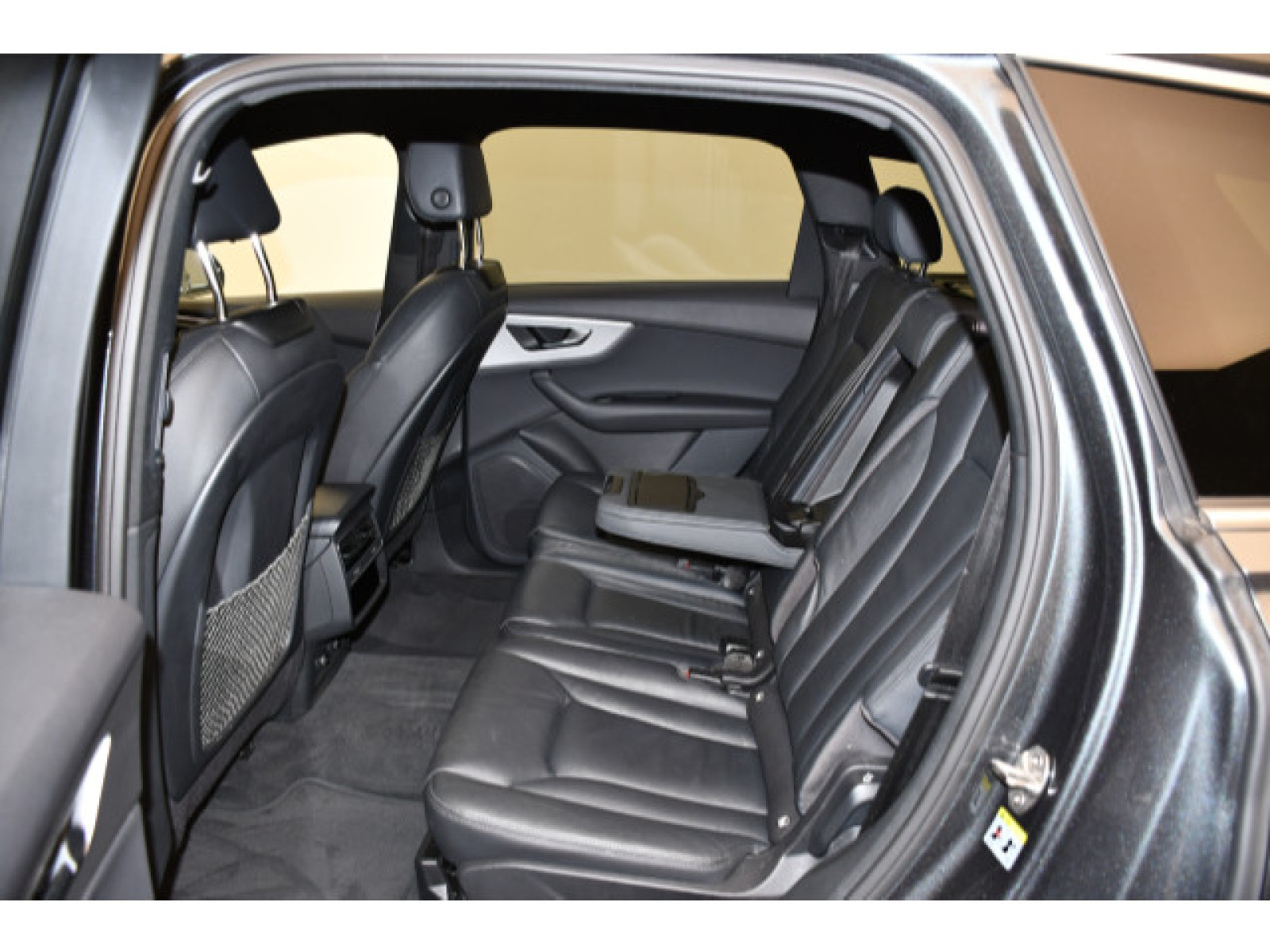 Audi - Q7_10