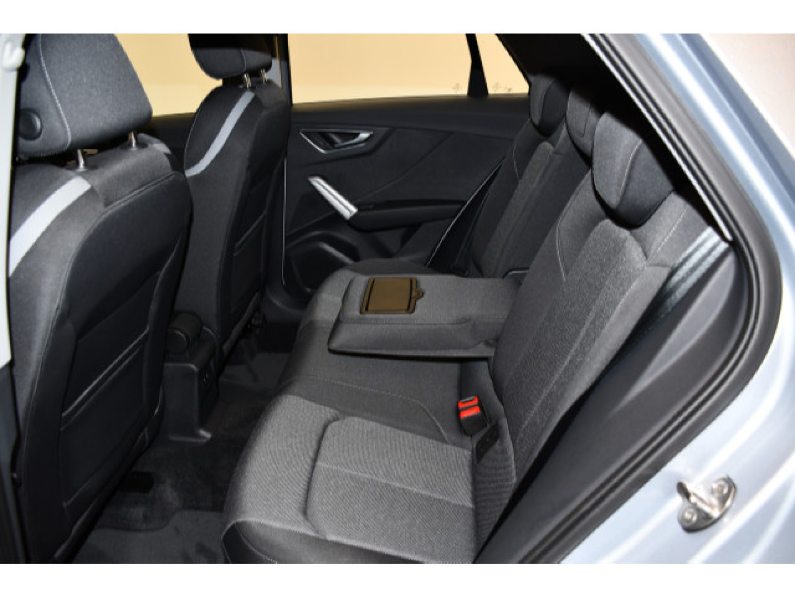 Audi - Q2_12