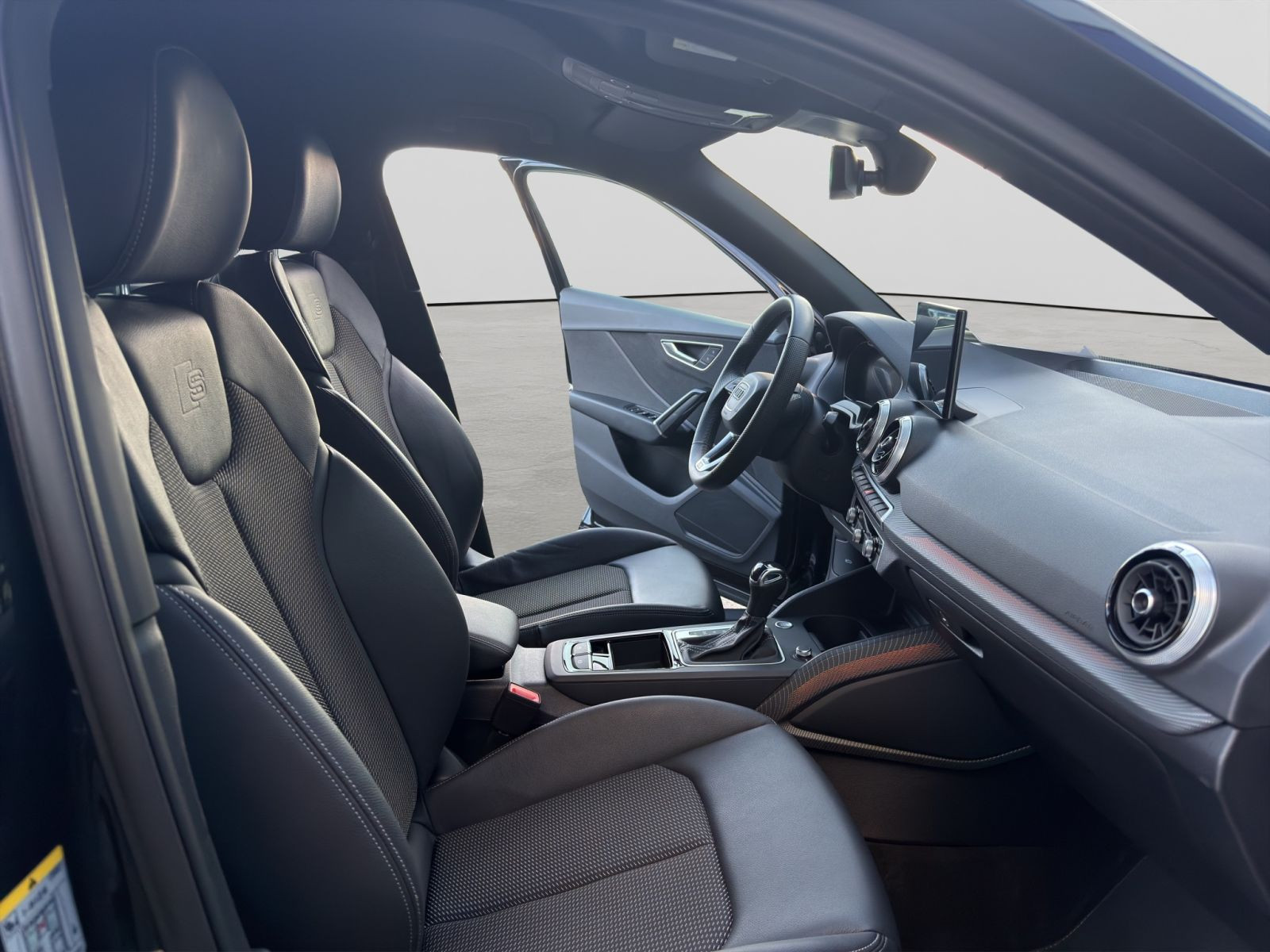 Audi - Q2_21