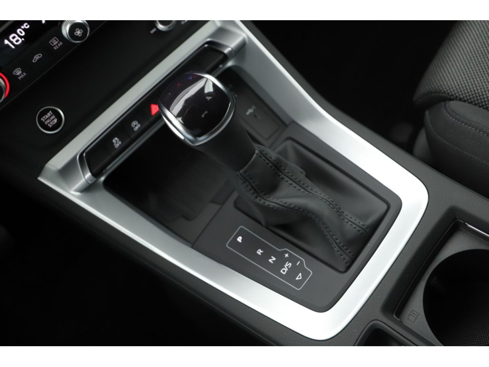 Audi - Q3_13