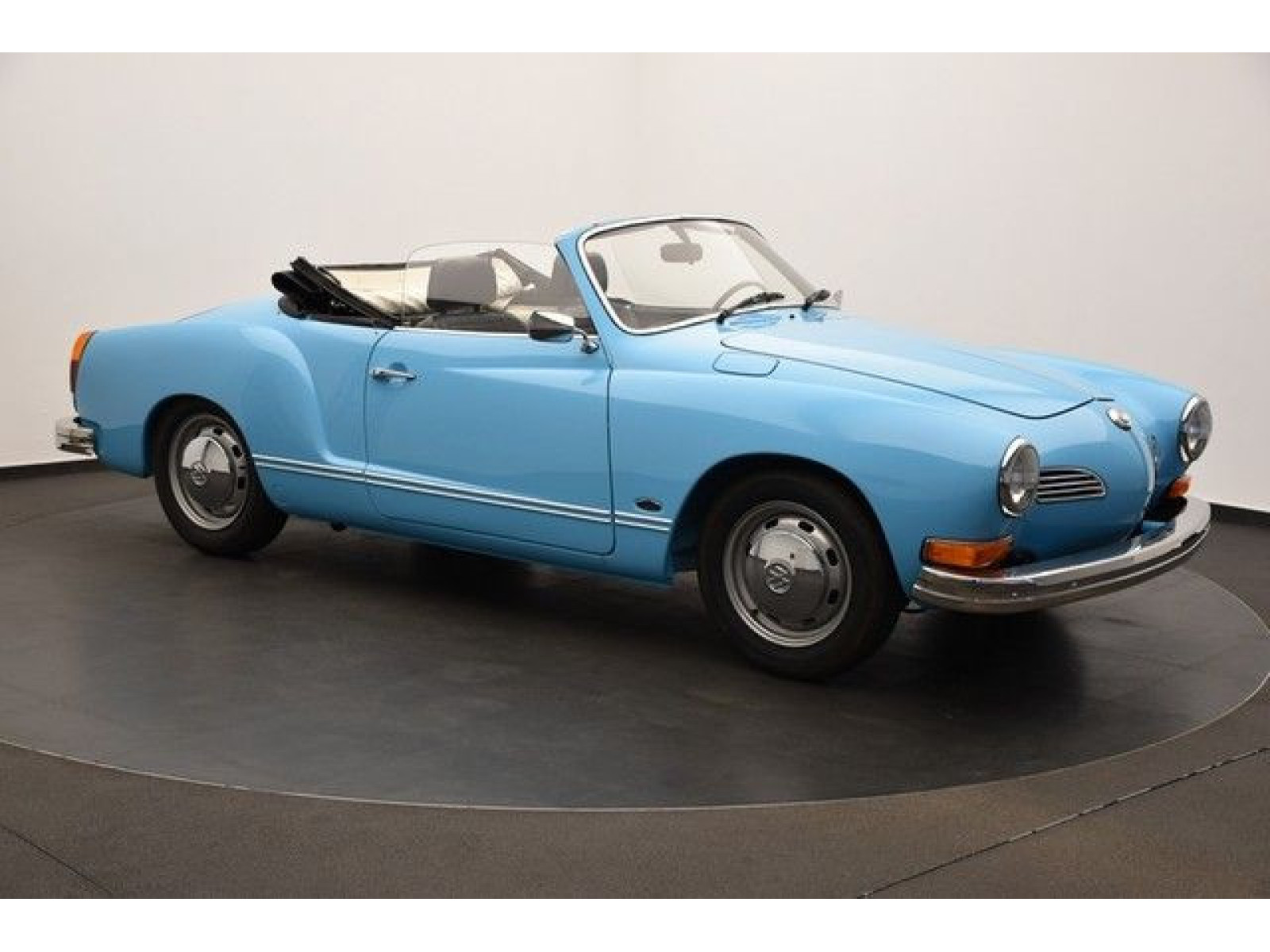 Volkswagen - Karmann Ghia_12