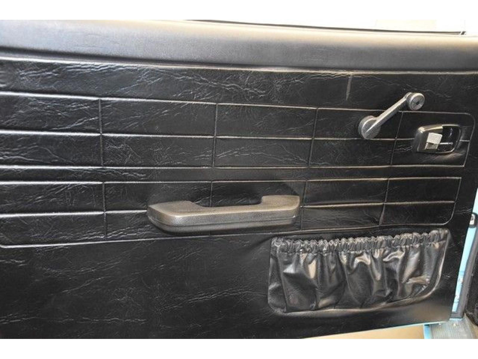 Volkswagen - Karmann Ghia_8