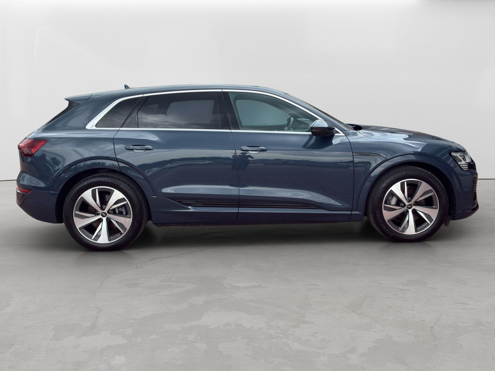 Audi - Q8 e-tron_8