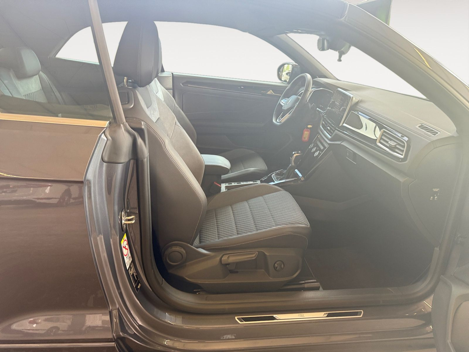Volkswagen - T-Roc Cabriolet_16