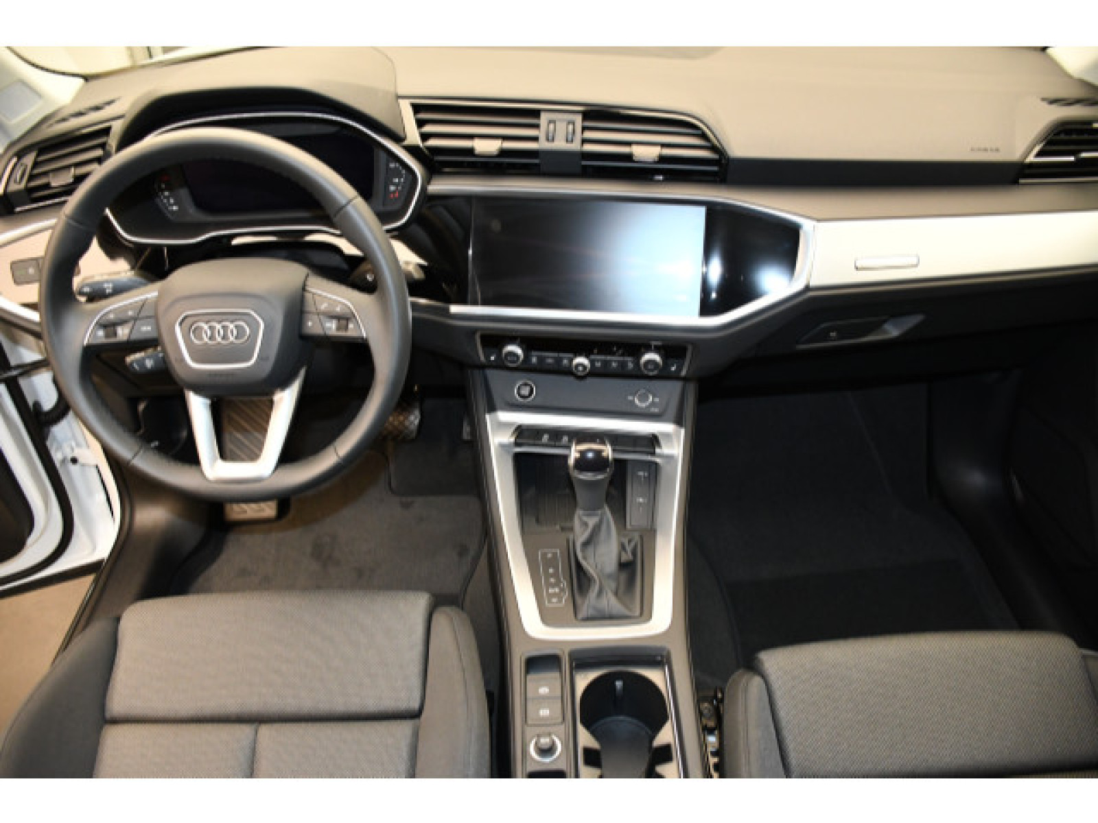 Audi - Q3_6