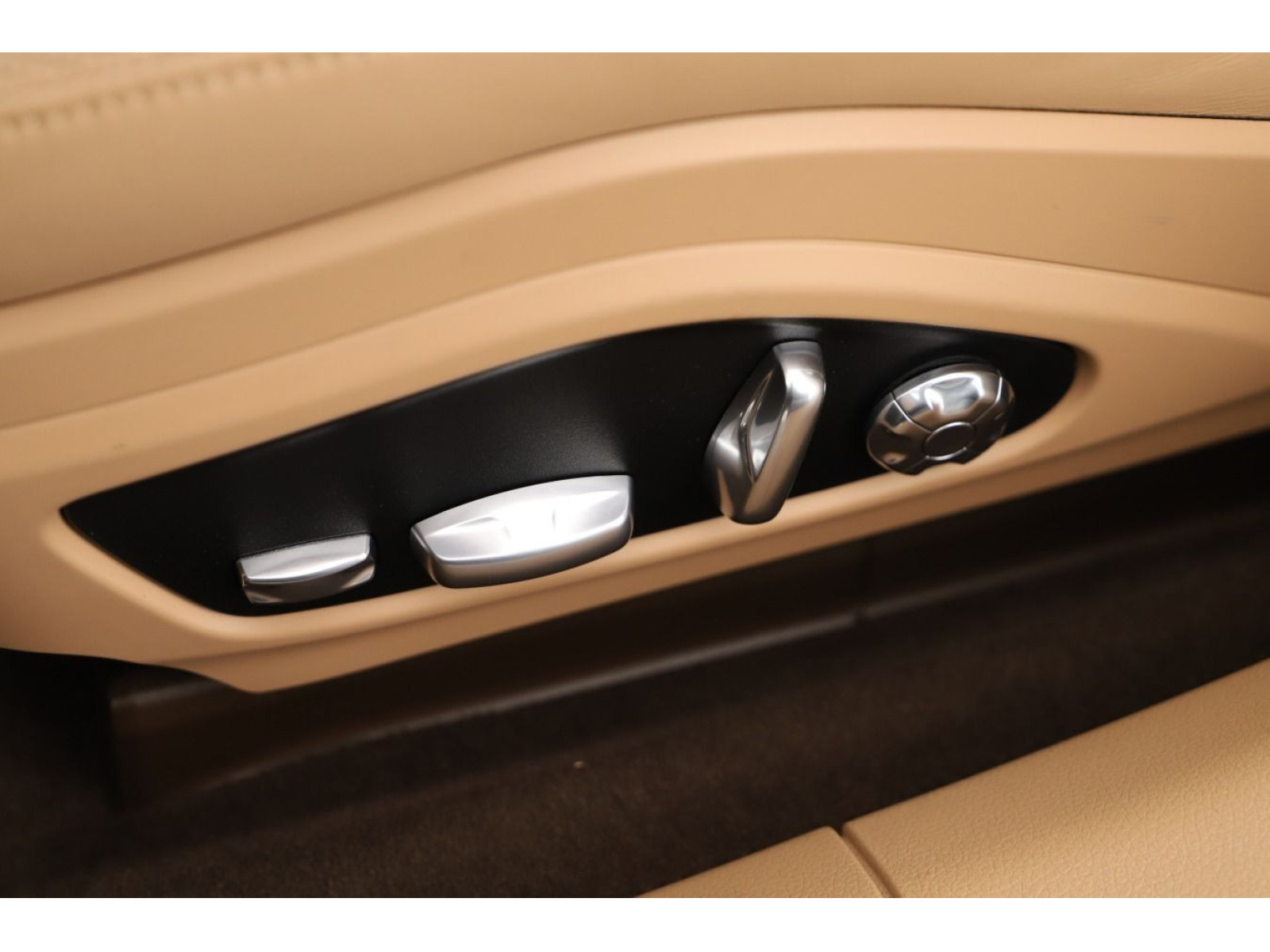 Porsche - Panamera_10