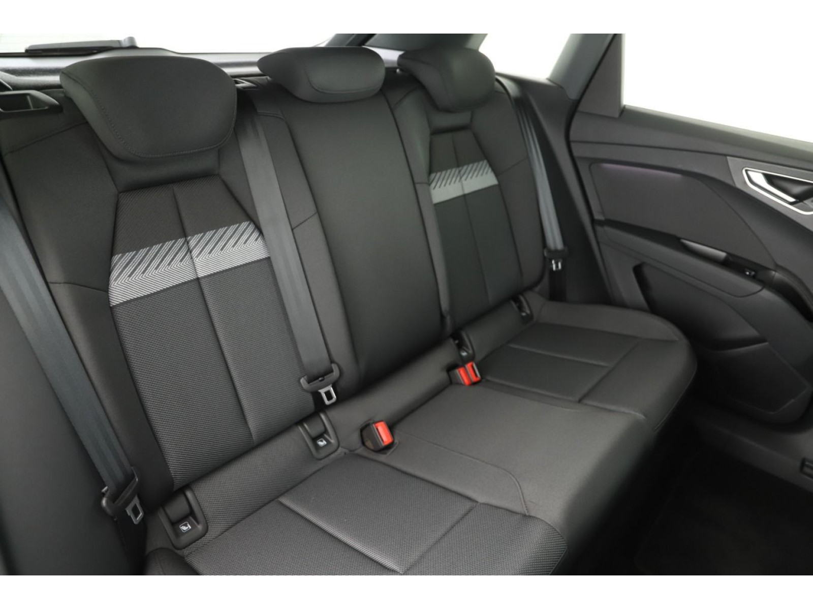 Audi - Q4 e-tron_7