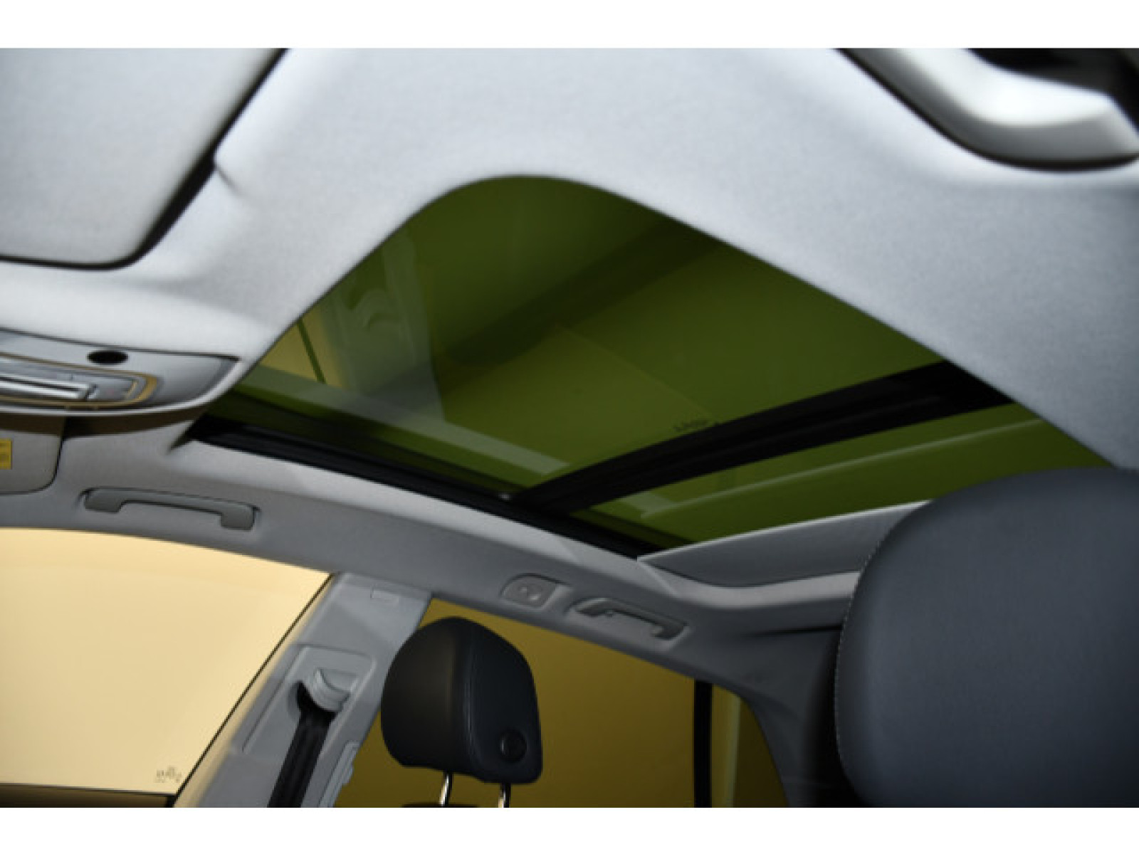 Audi - Q8_9