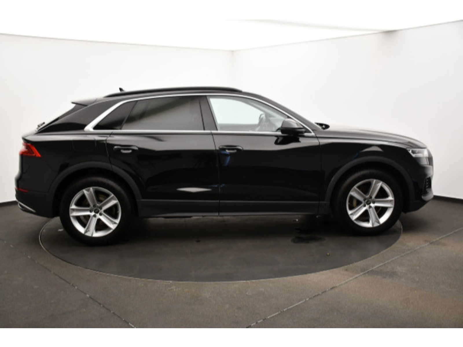 Audi - Q8_20