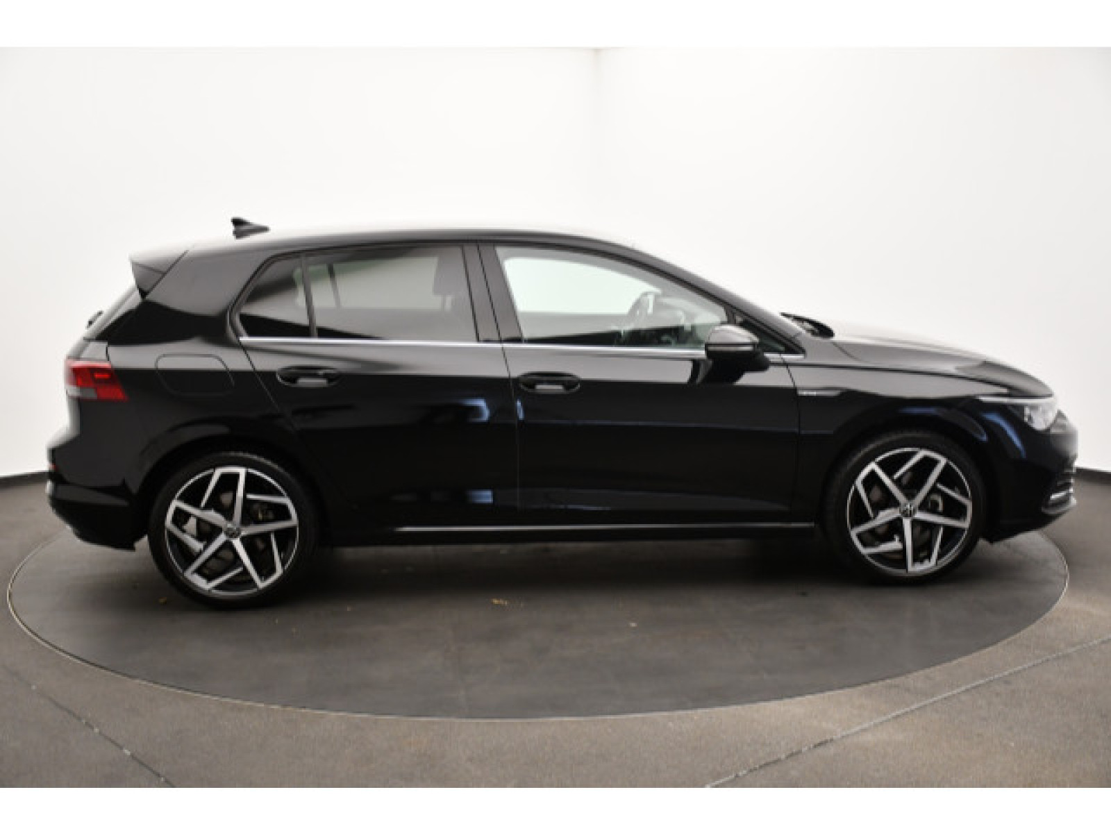Volkswagen - Golf_17