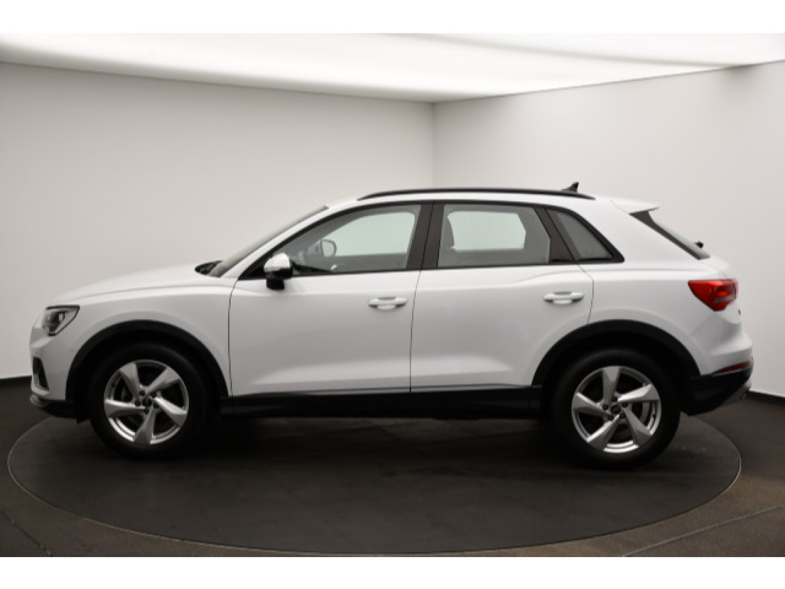 Audi - Q3_18